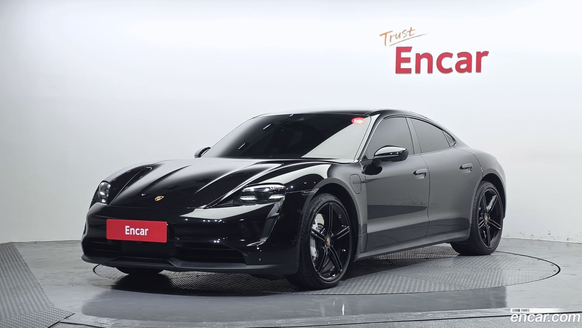 Main__Slider__Photo:Taycan Porsche 2021.10-0