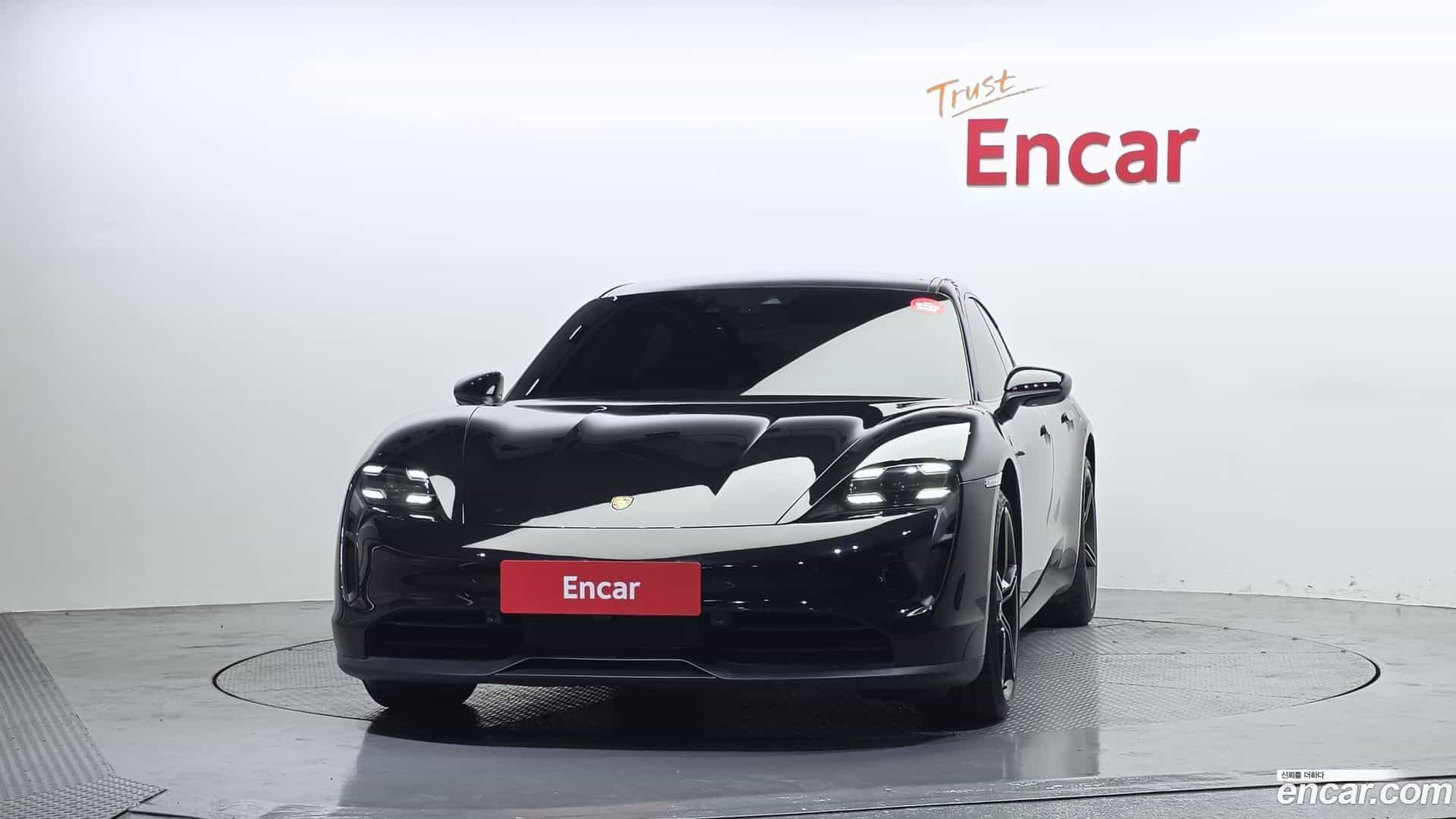 Taycan Porsche 2021.10-OUTER-003