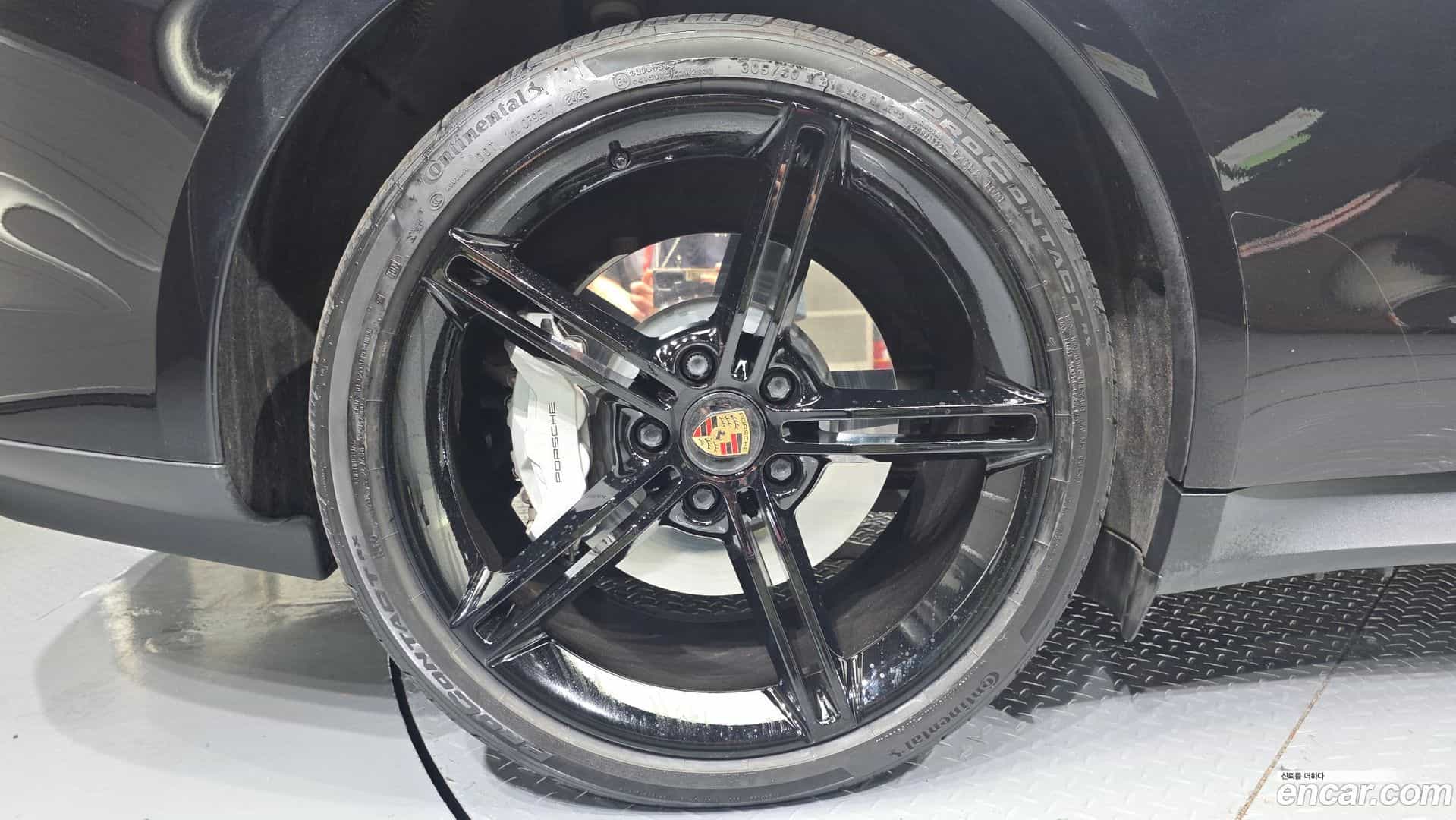 Taycan Porsche 2021.10-OUTER-005