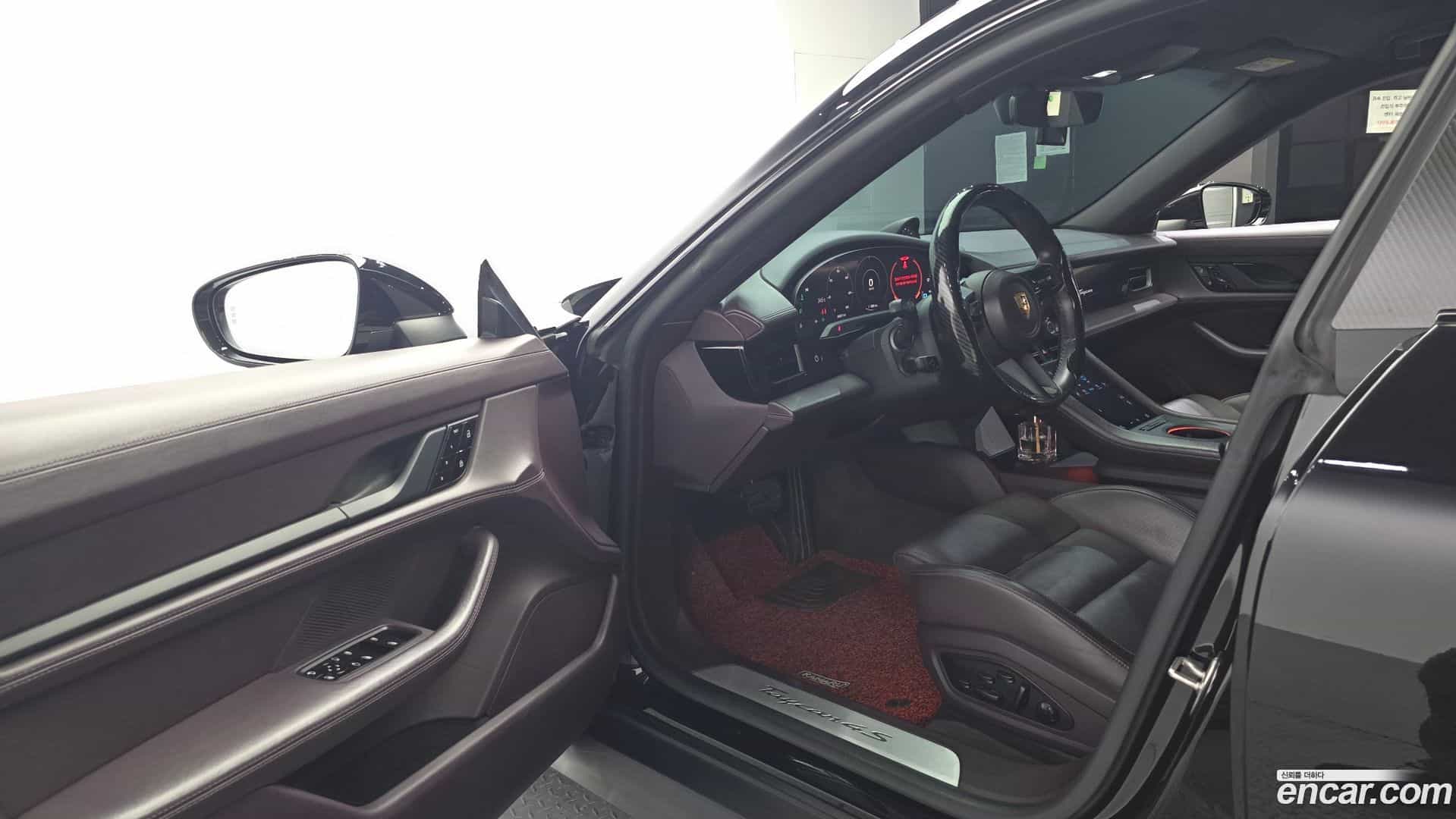 Taycan Porsche 2021.10-INNER-010