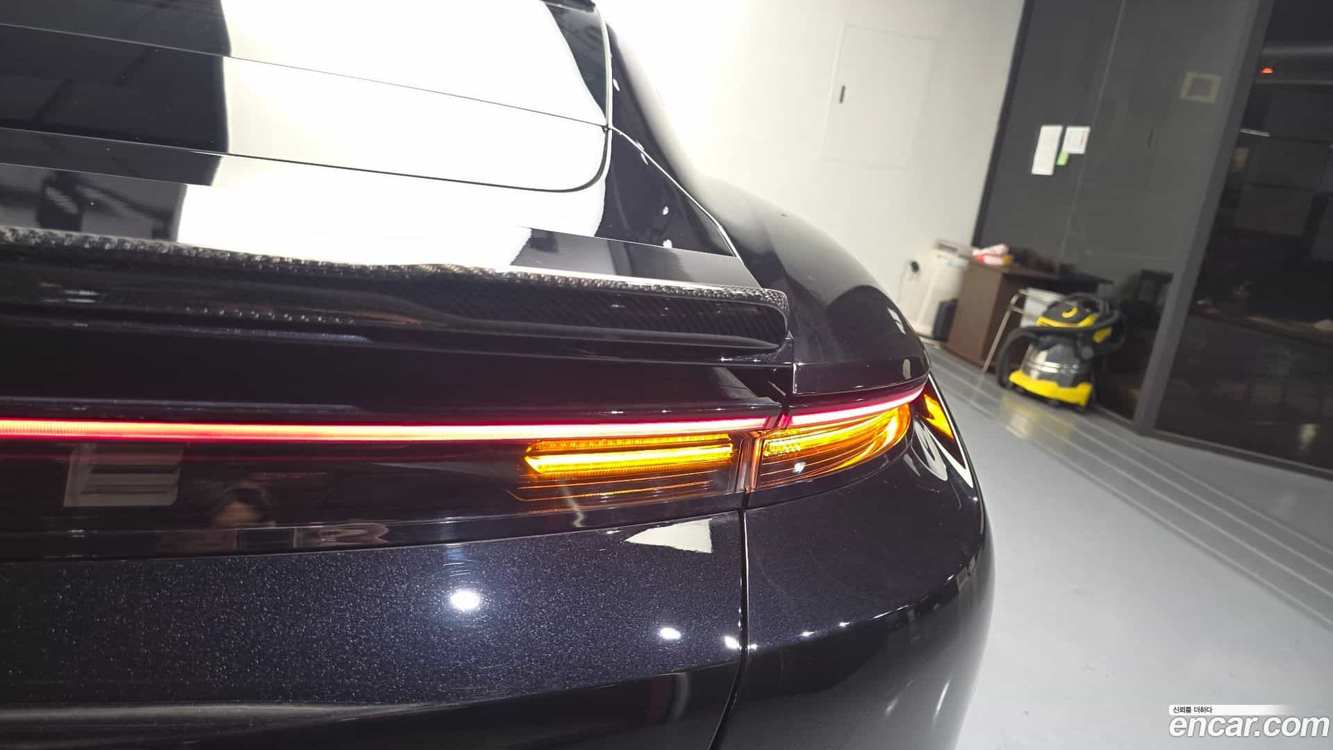Taycan Porsche 2021.10-OUTER-033