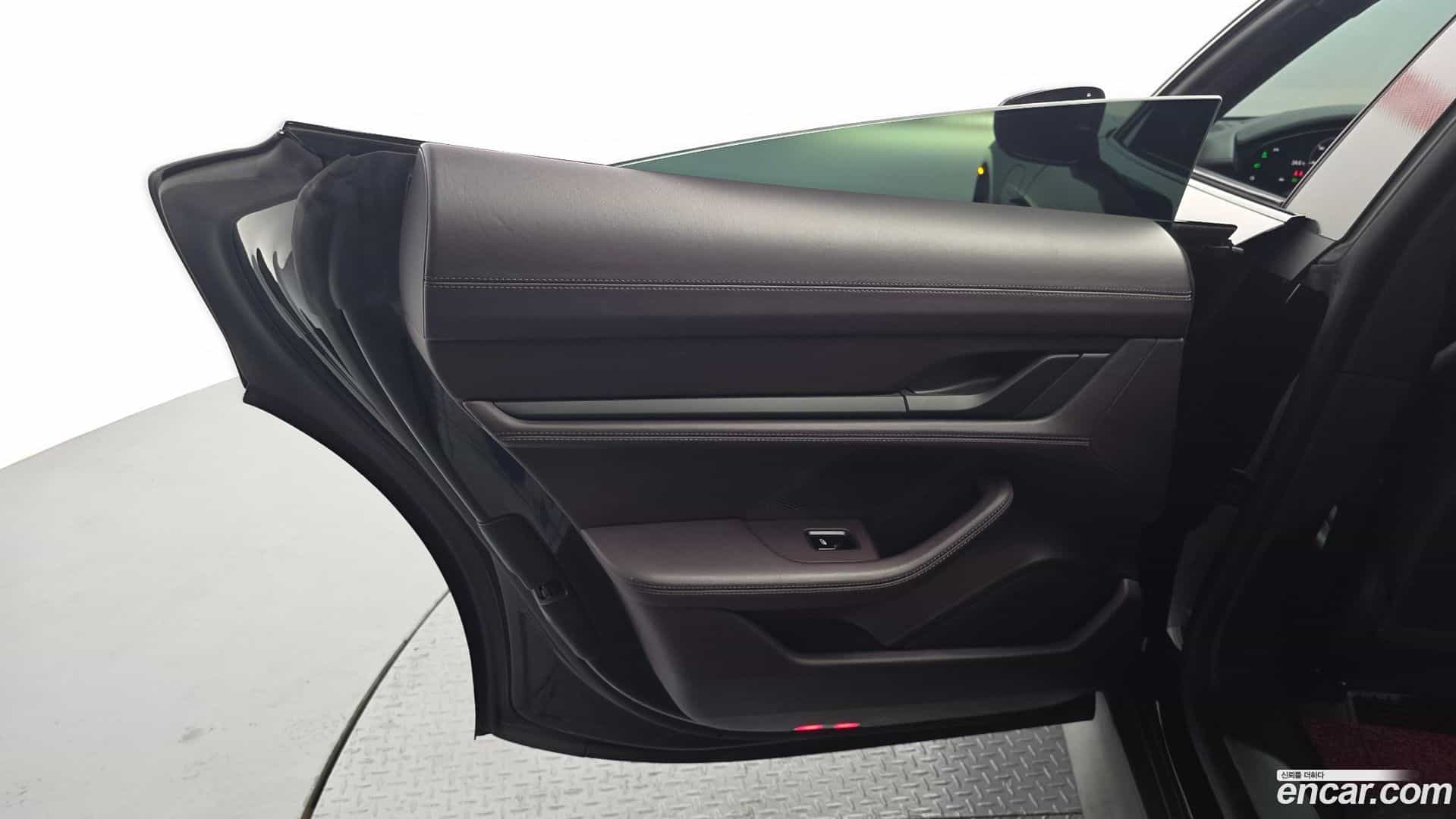 Taycan Porsche 2021.10-INNER-035