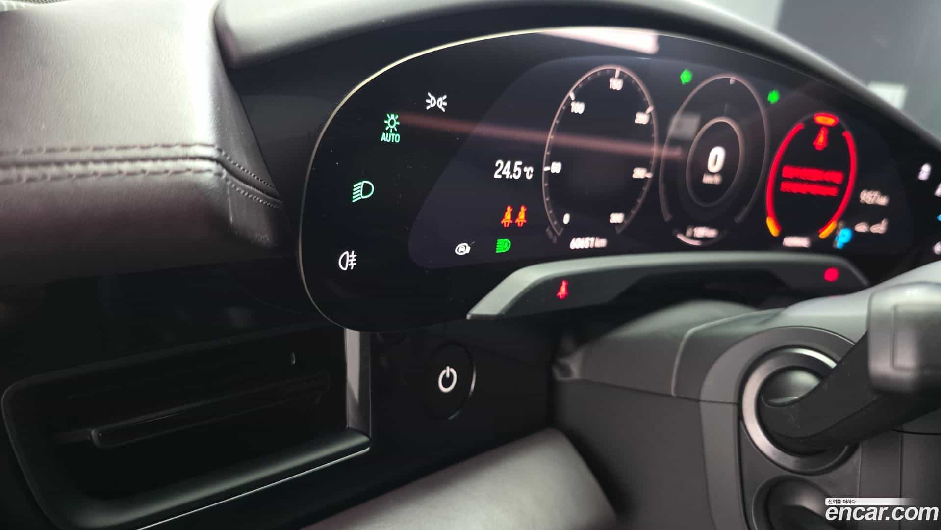 Taycan Porsche 2021.10-OPTION-043