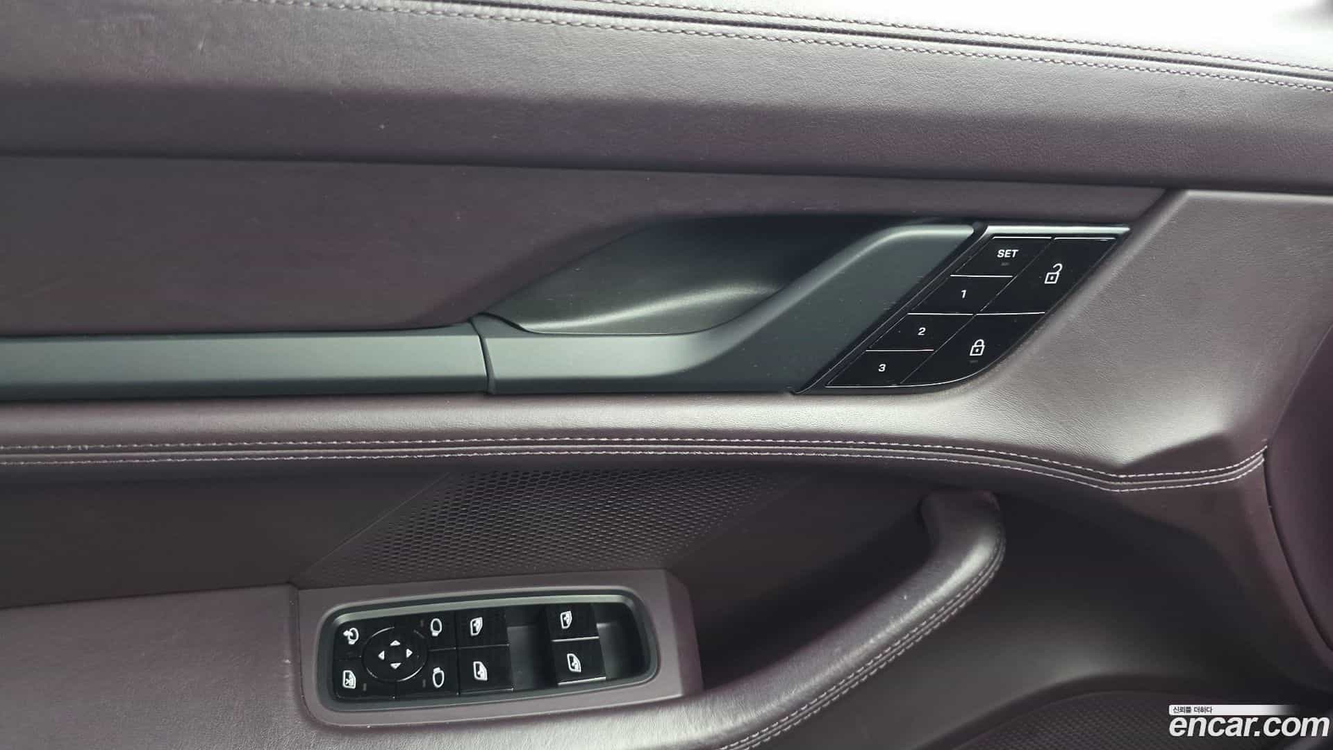 Taycan Porsche 2021.10-OPTION-044
