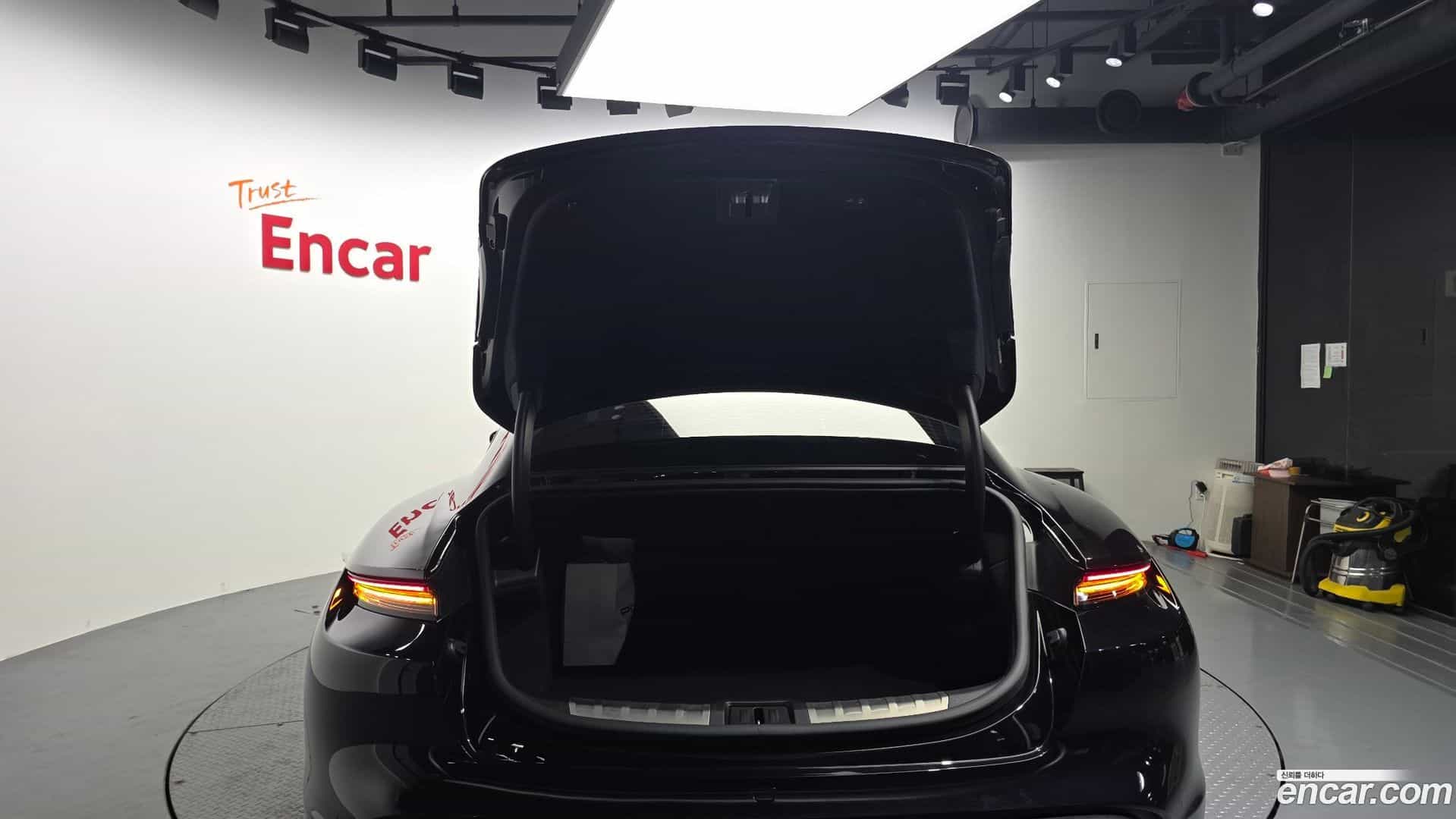 Taycan Porsche 2021.10-OPTION-047