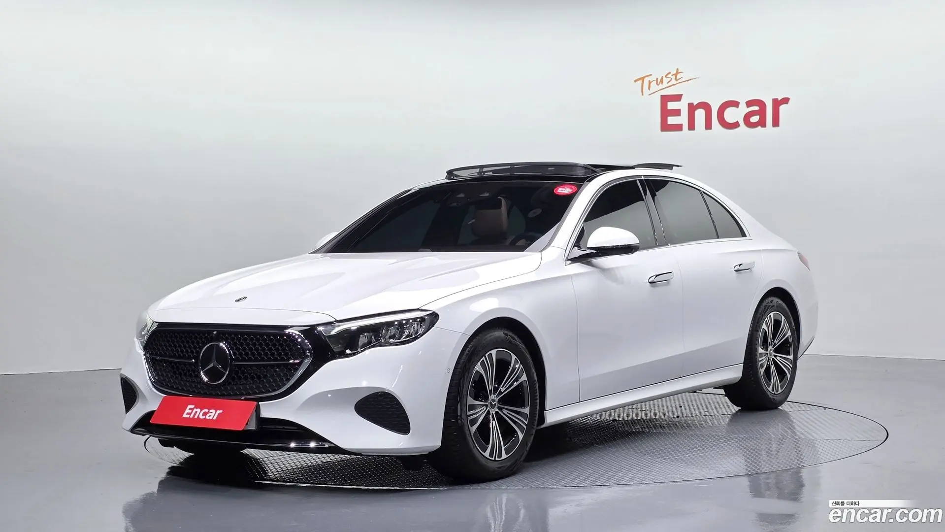 Main__Slider__Photo:E-Class Mercedes-Benz 2025.1-0