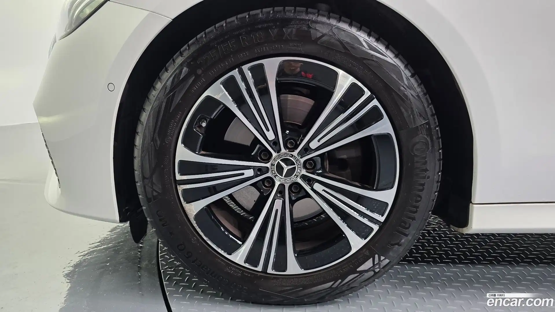 E-Class Mercedes-Benz 2025.1-OUTER-005
