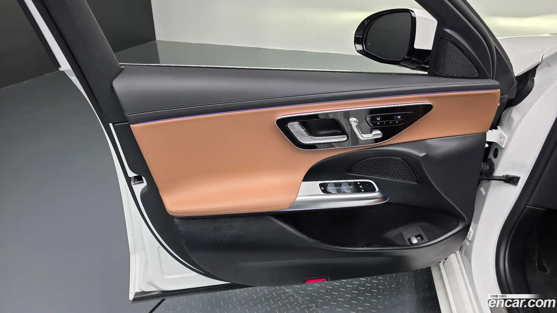 E-Class Mercedes-Benz 2025.1-INNER-034