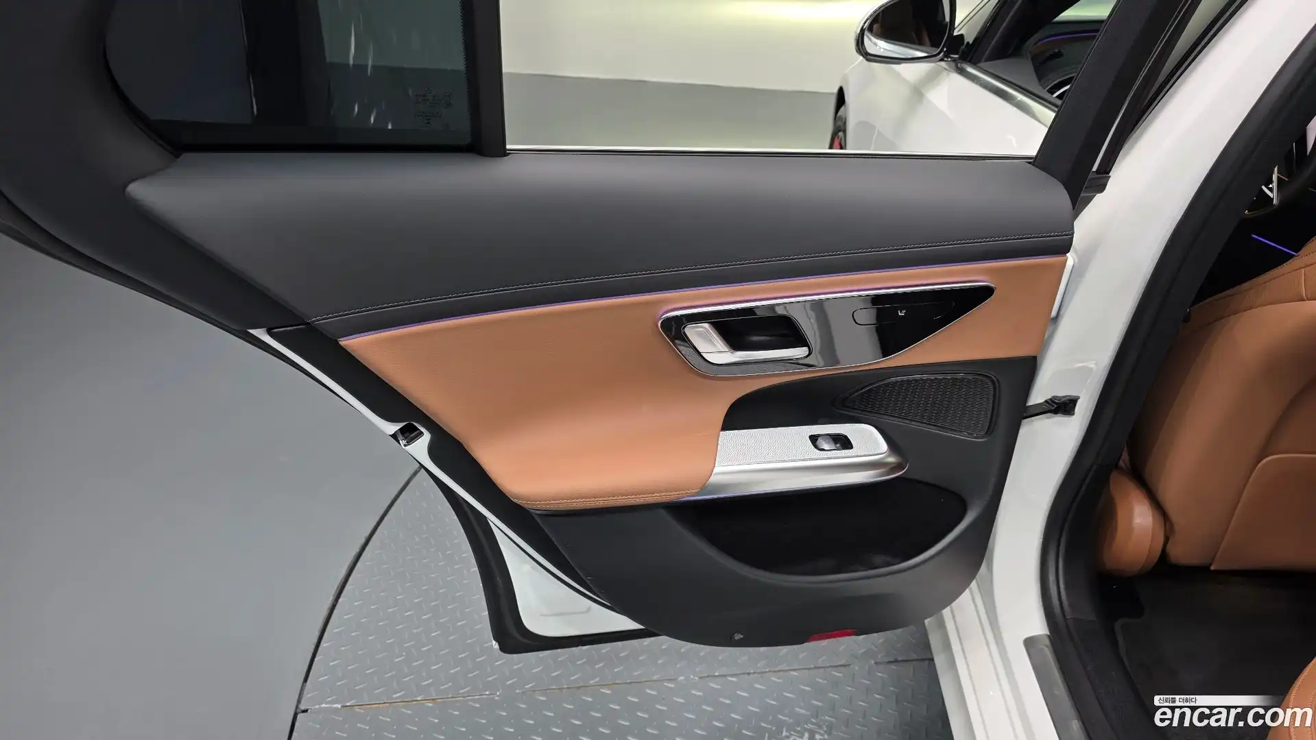 E-Class Mercedes-Benz 2025.1-INNER-035