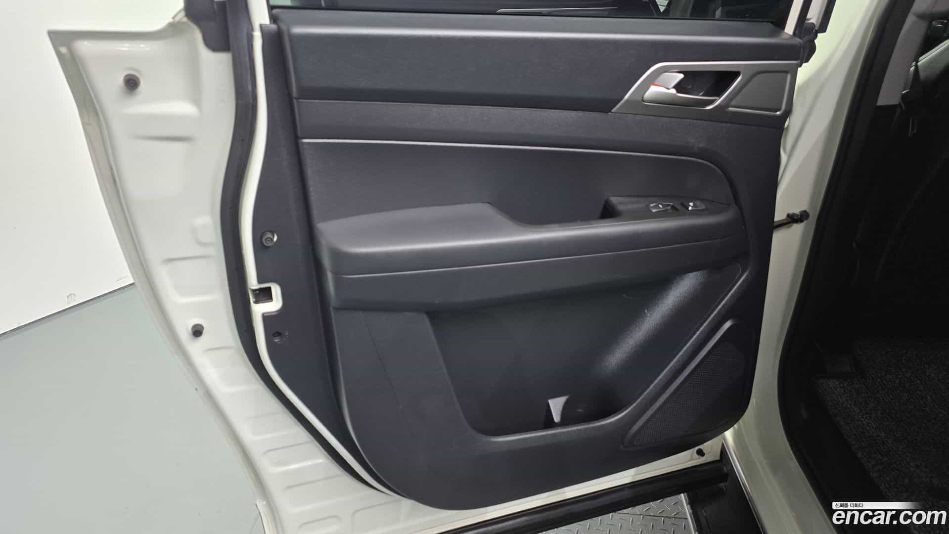 Rexton KG Mobility 2019.0-INNER-035
