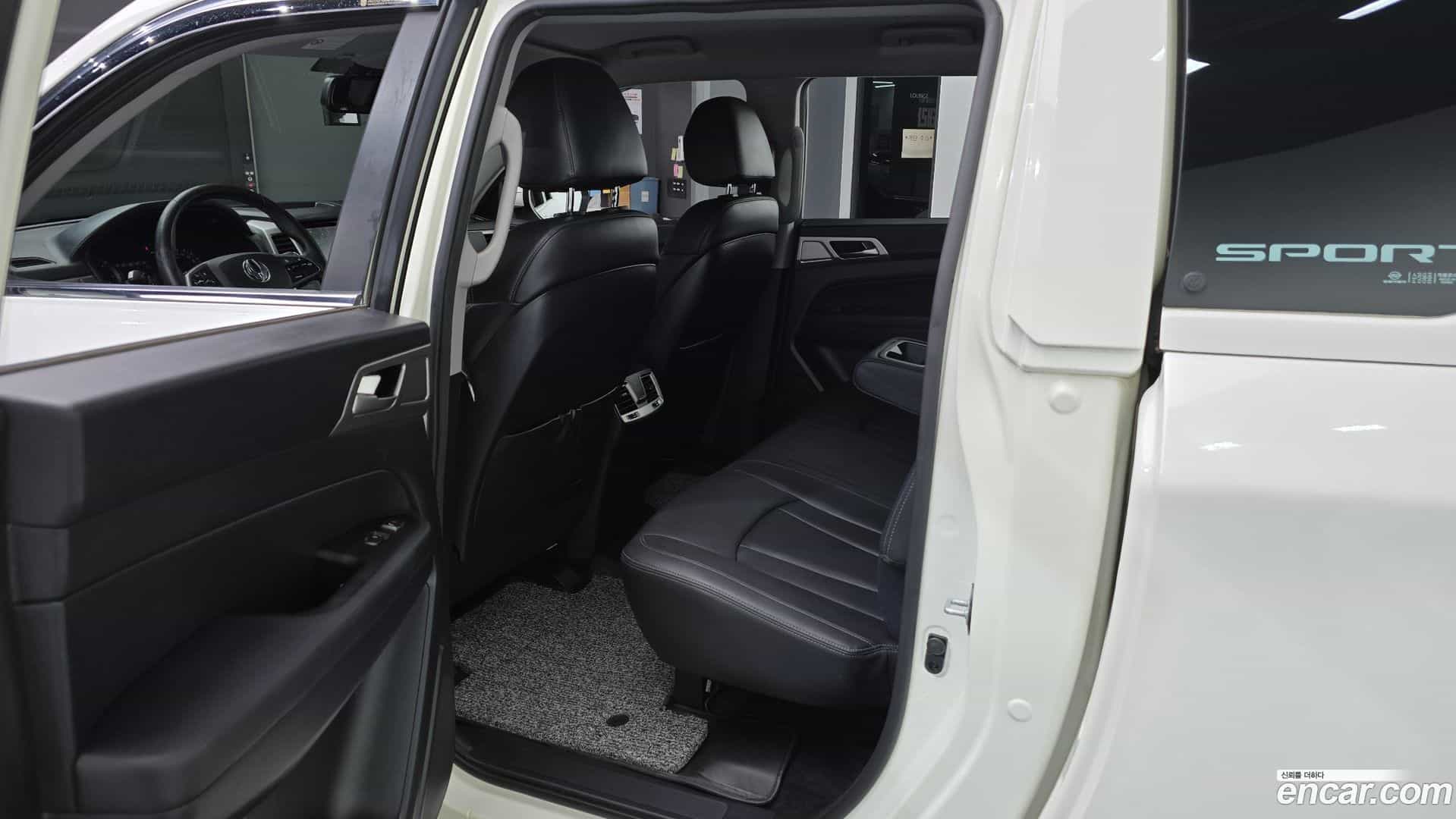 Rexton KG Mobility 2019.0-INNER-036