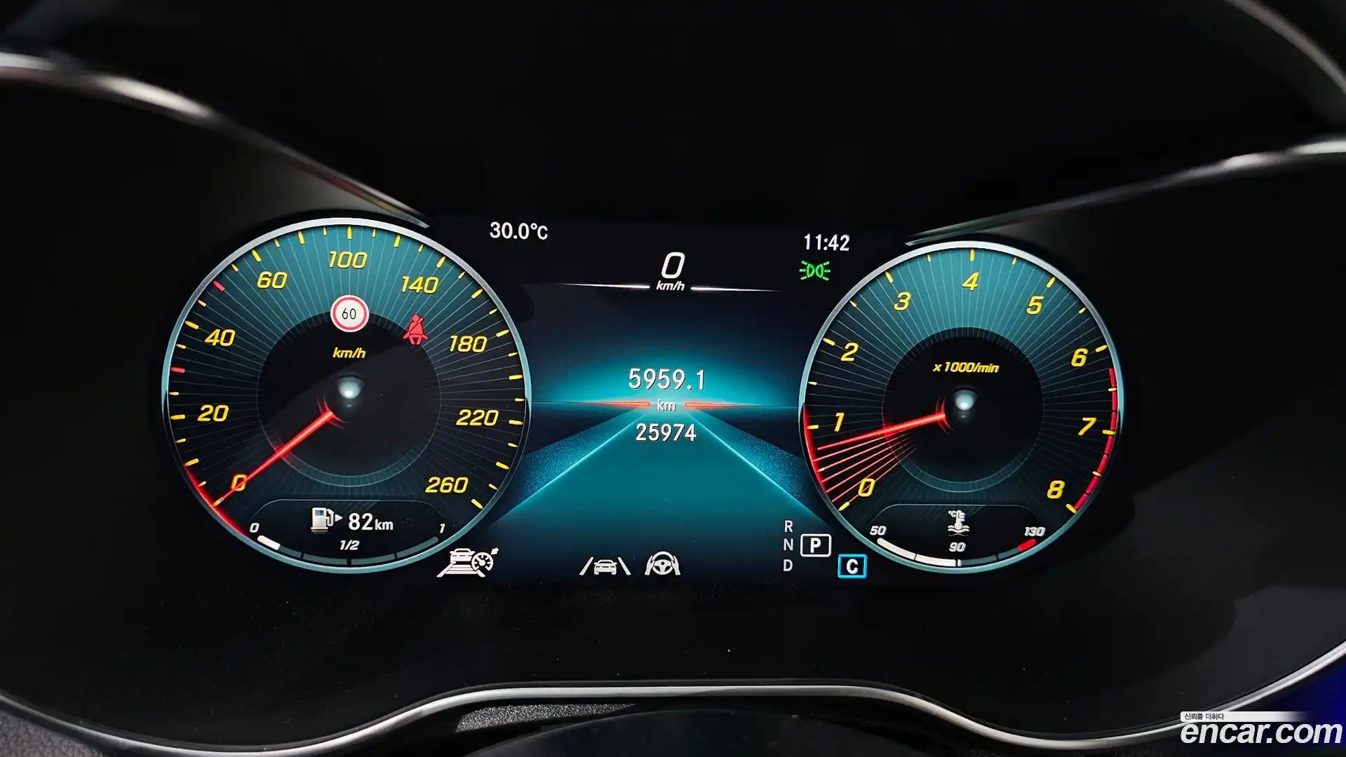 GLC-Class Mercedes-Benz 2020.3-INNER-008