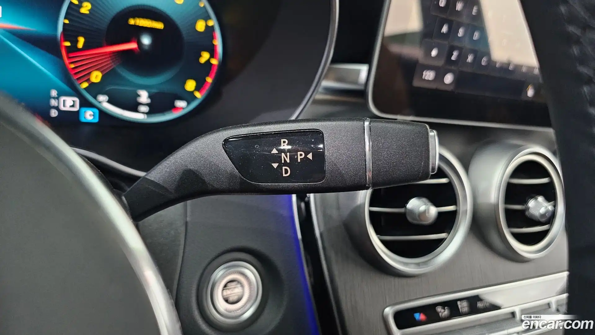 GLC-Class Mercedes-Benz 2020.3-INNER-009