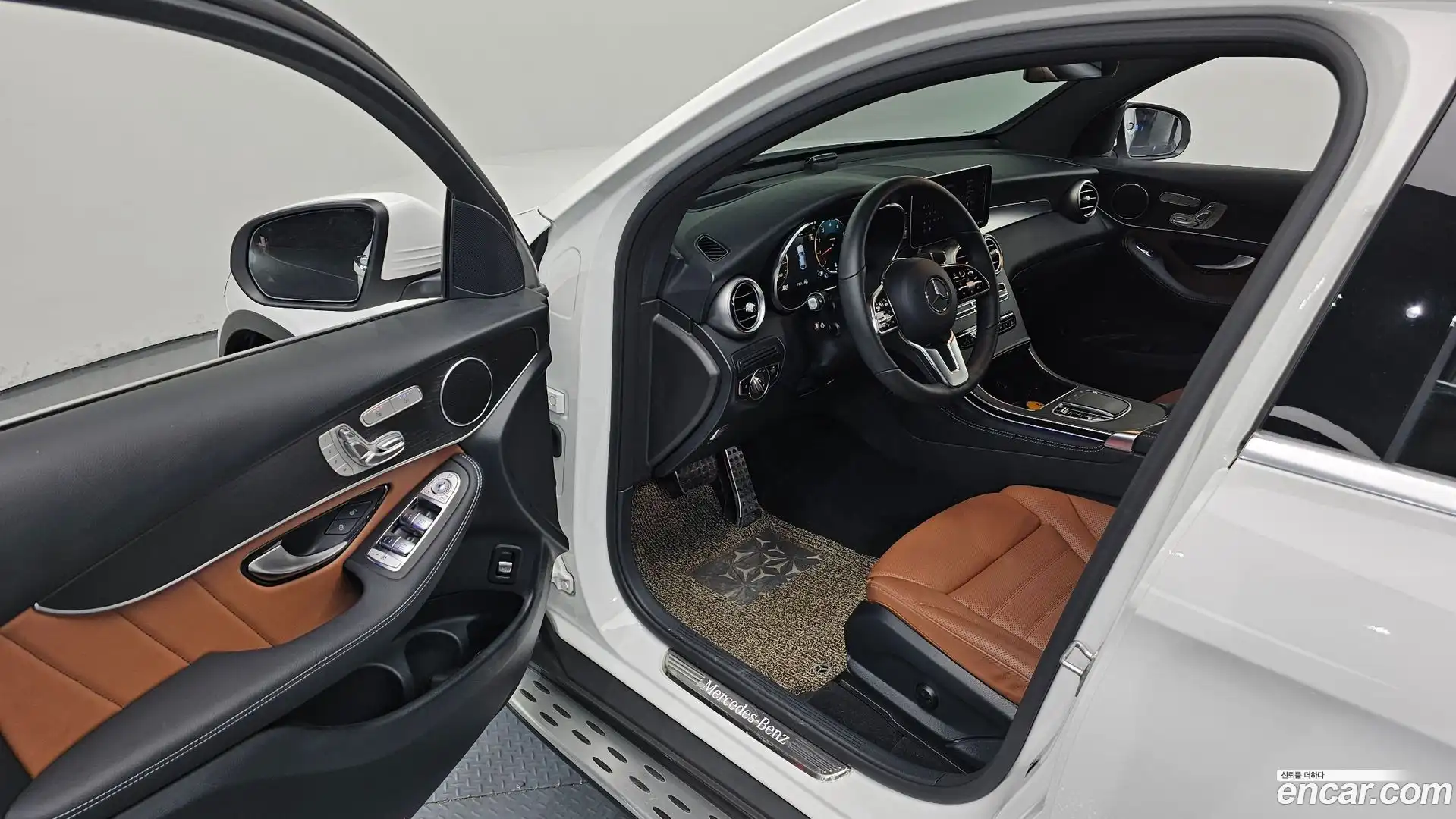 GLC-Class Mercedes-Benz 2020.3-INNER-010