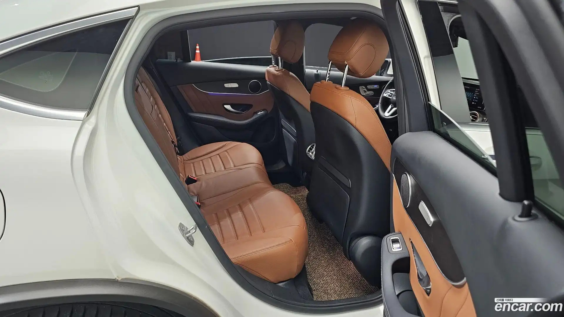 GLC-Class Mercedes-Benz 2020.3-OPTION-015