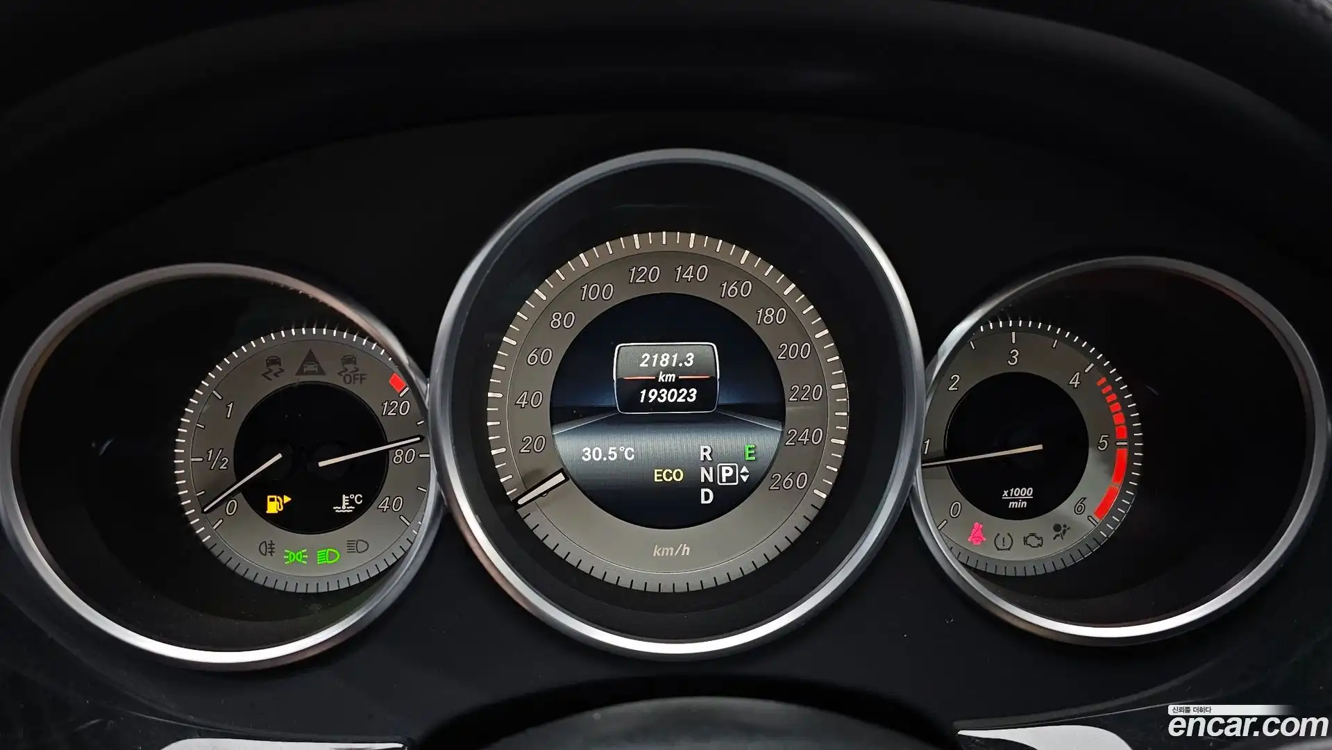 CLS-Class Mercedes-Benz 2015.2-INNER-008