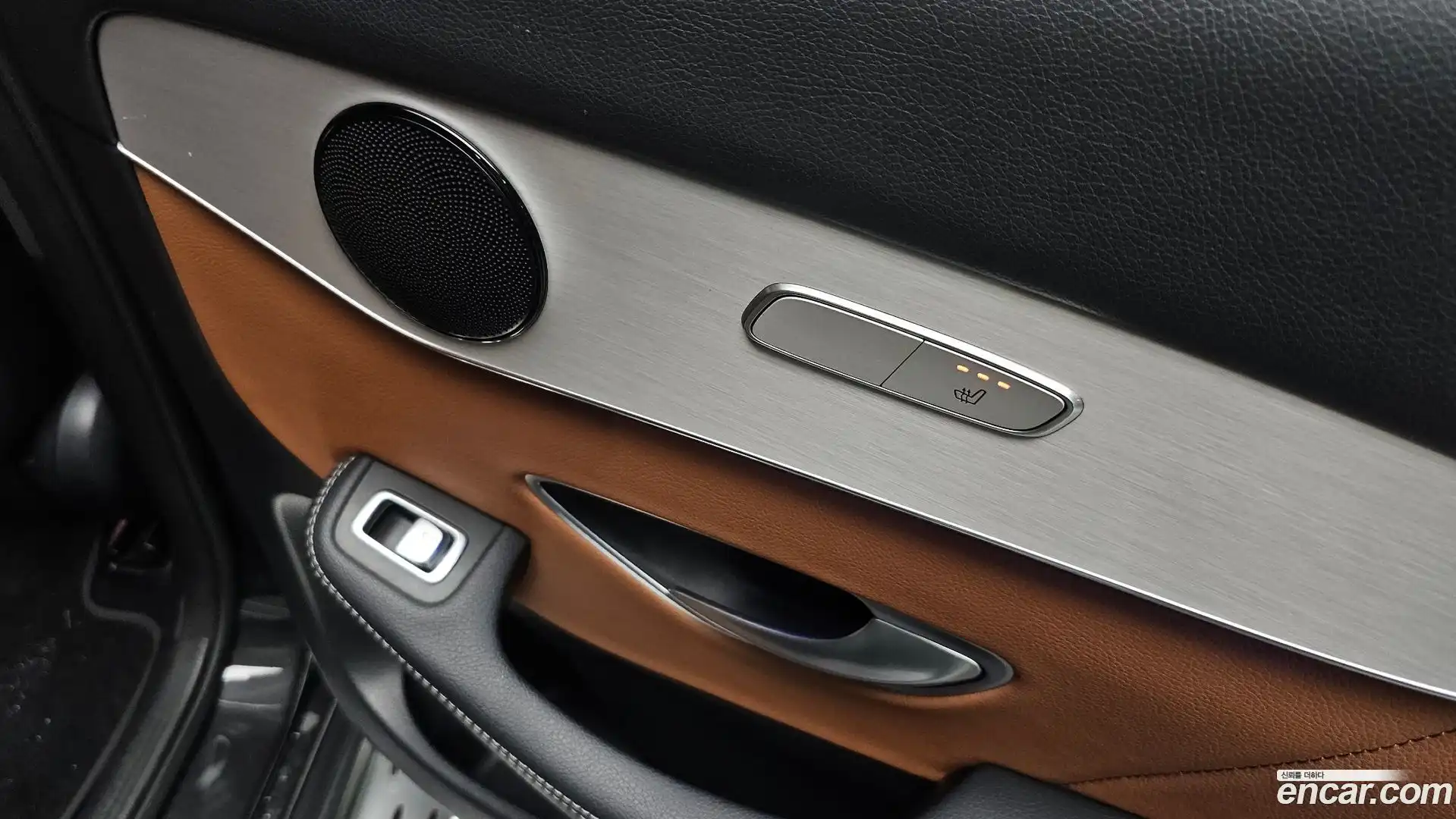GLC-Class Mercedes-Benz 2021.2-INNER-034