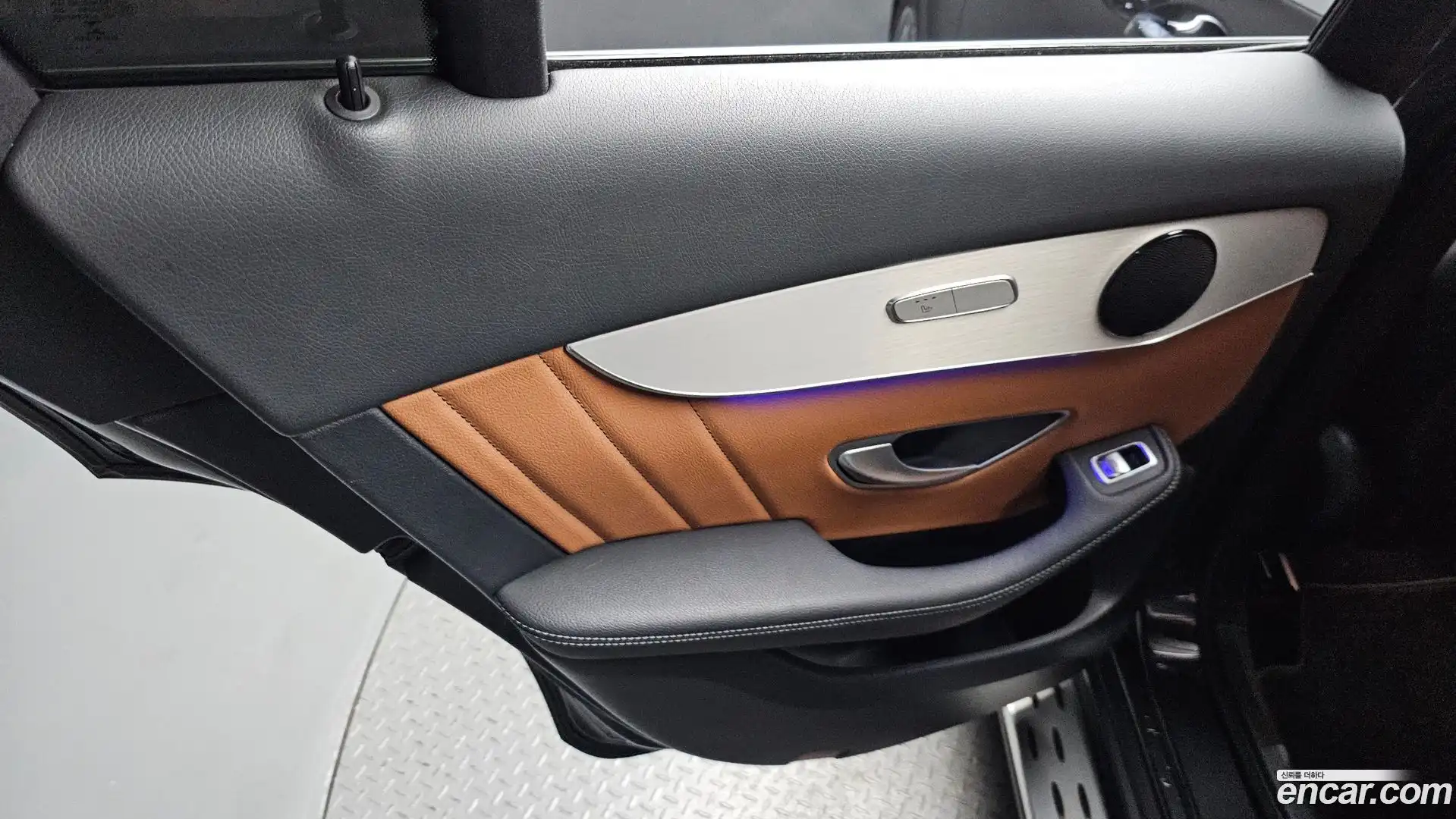 GLC-Class Mercedes-Benz 2021.2-INNER-035