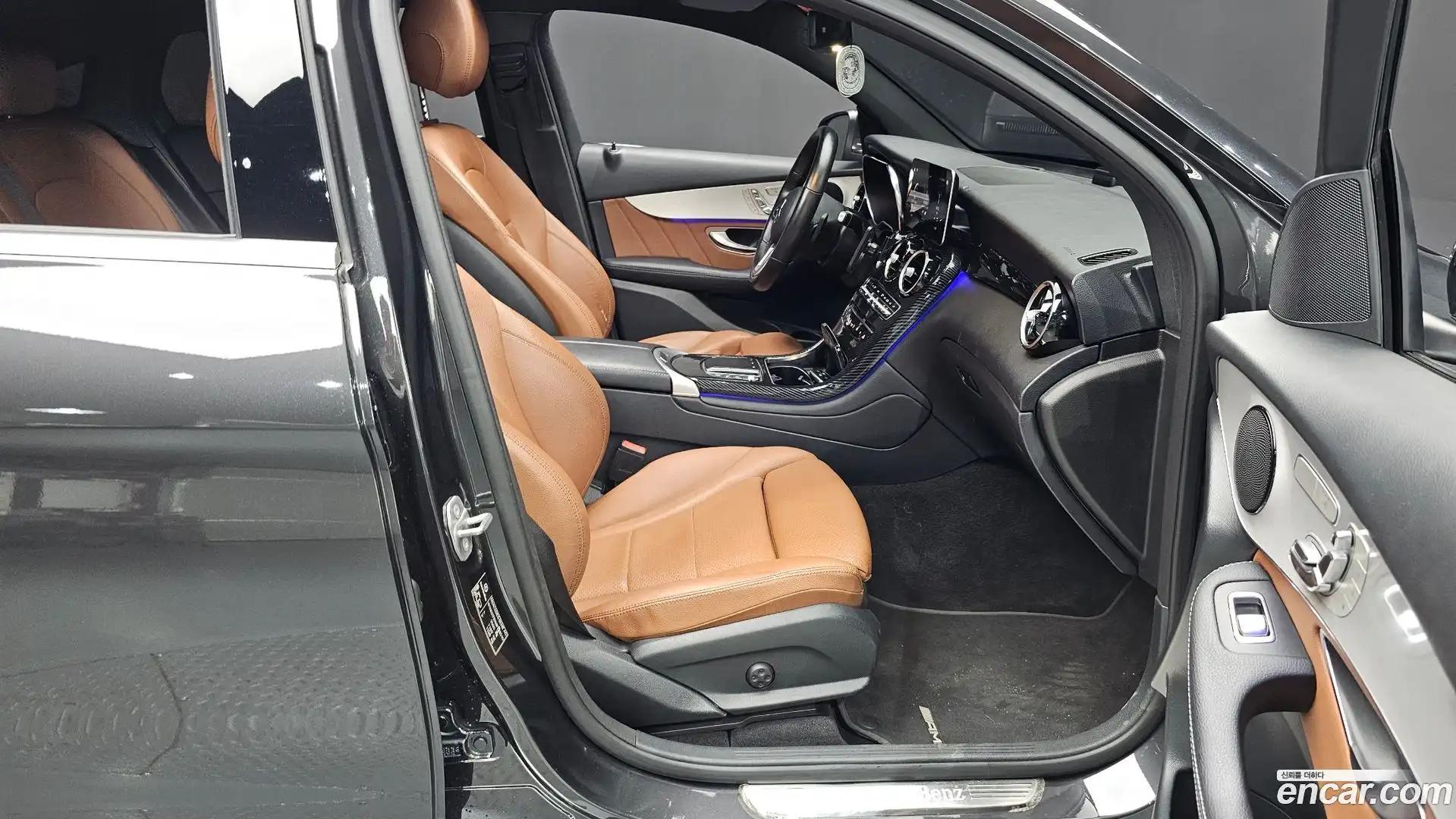 GLC-Class Mercedes-Benz 2021.2-INNER-036