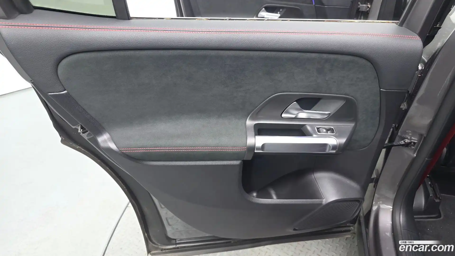 GLB-Class Mercedes-Benz 2021.4-INNER-035