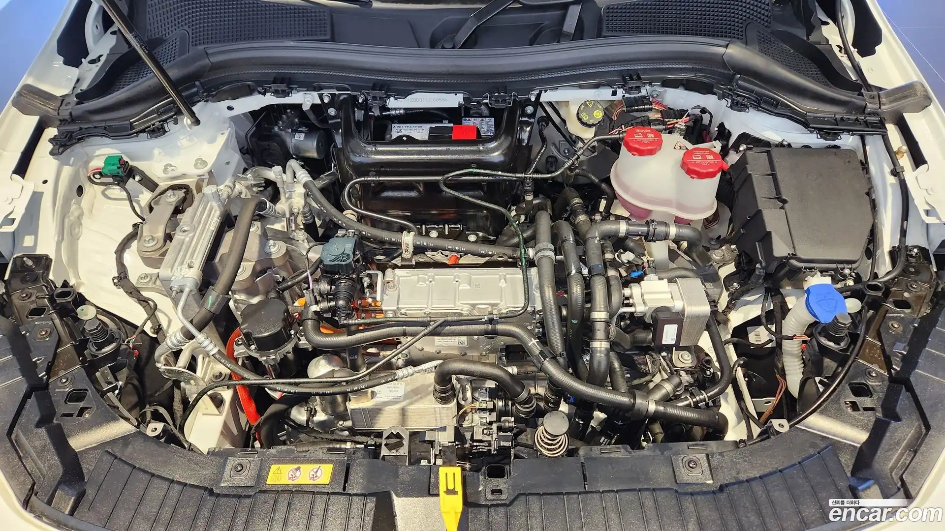EQA Mercedes-Benz 2025.9-OUTER-006