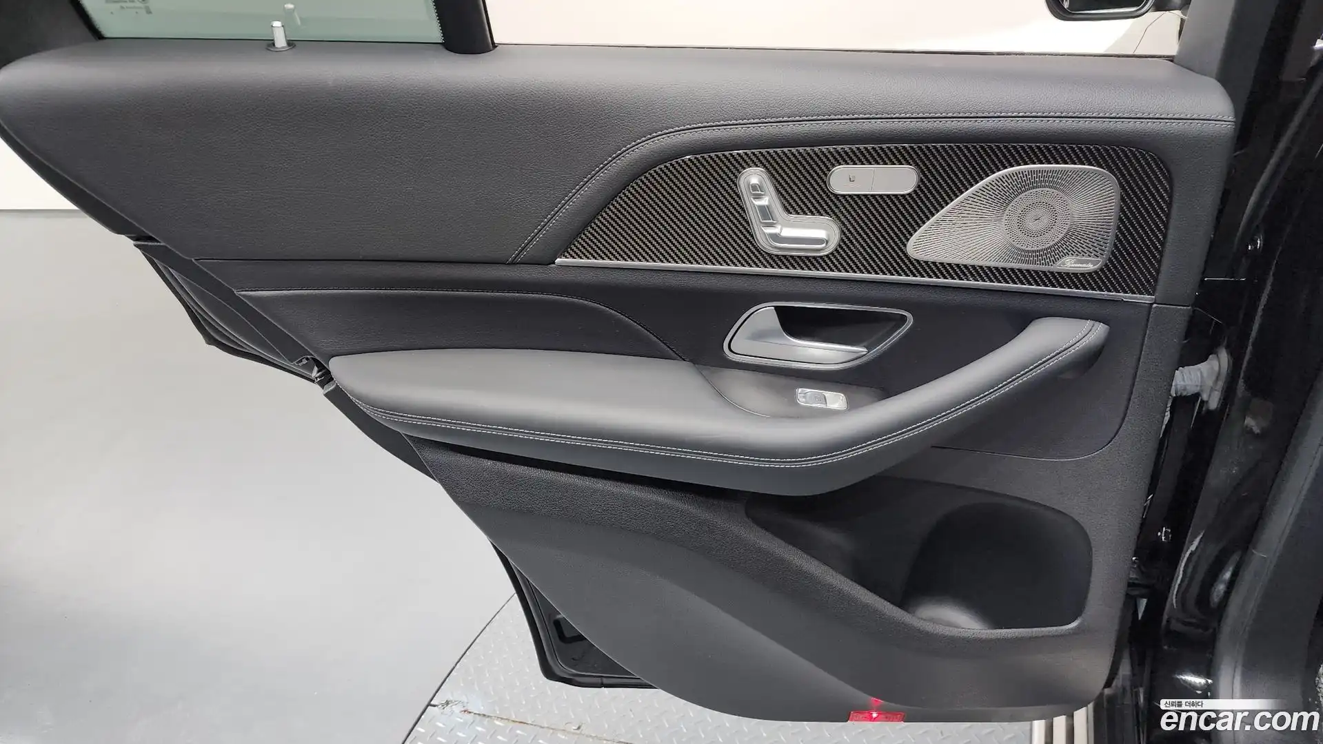 GLE-Class Mercedes-Benz 2023.7-INNER-035