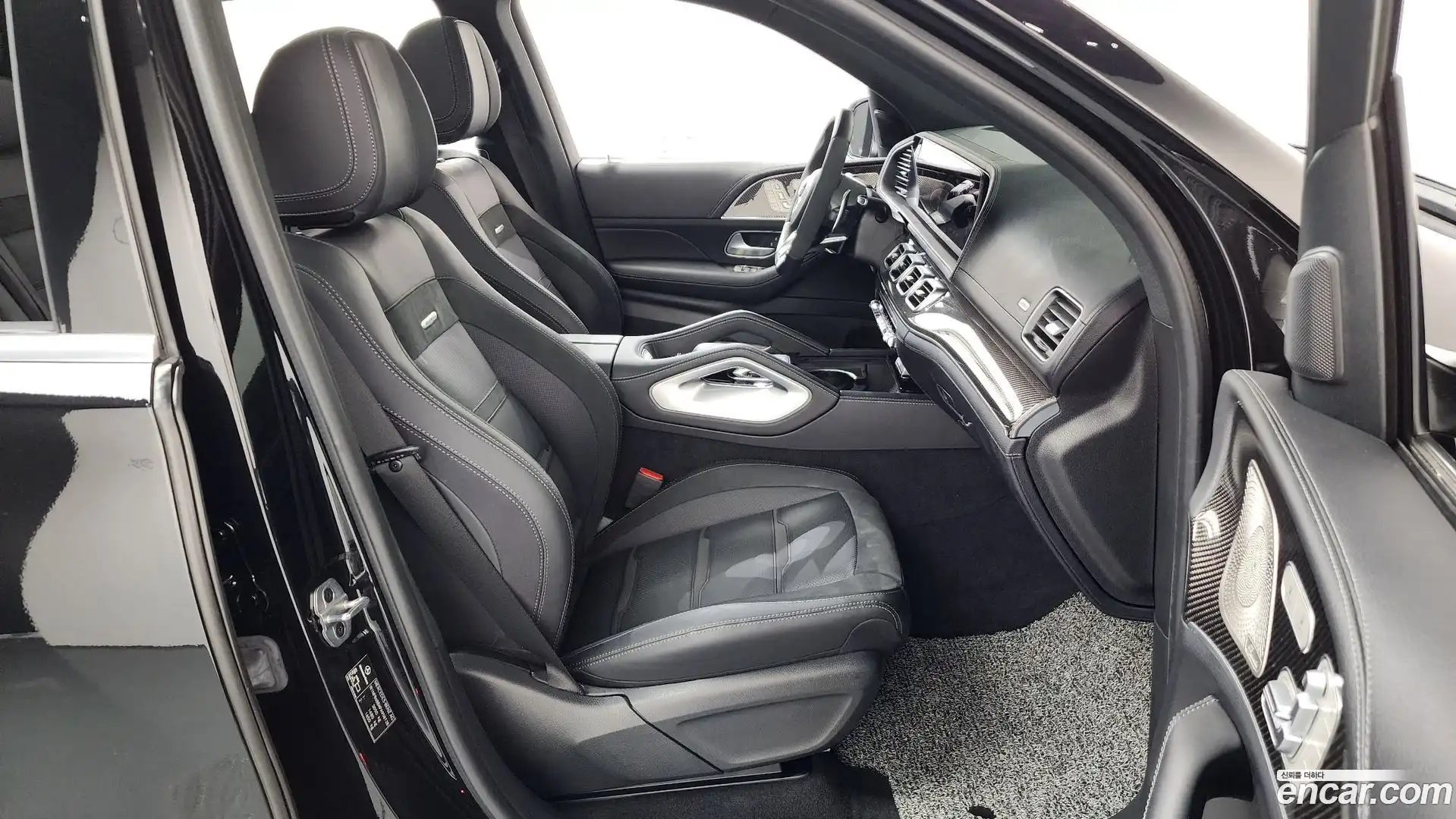GLE-Class Mercedes-Benz 2023.7-INNER-036