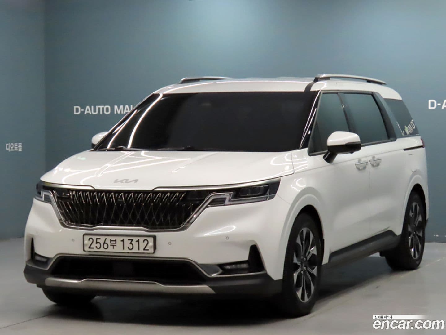 Main__Slider__Photo:Canival Kia 2022.3-0