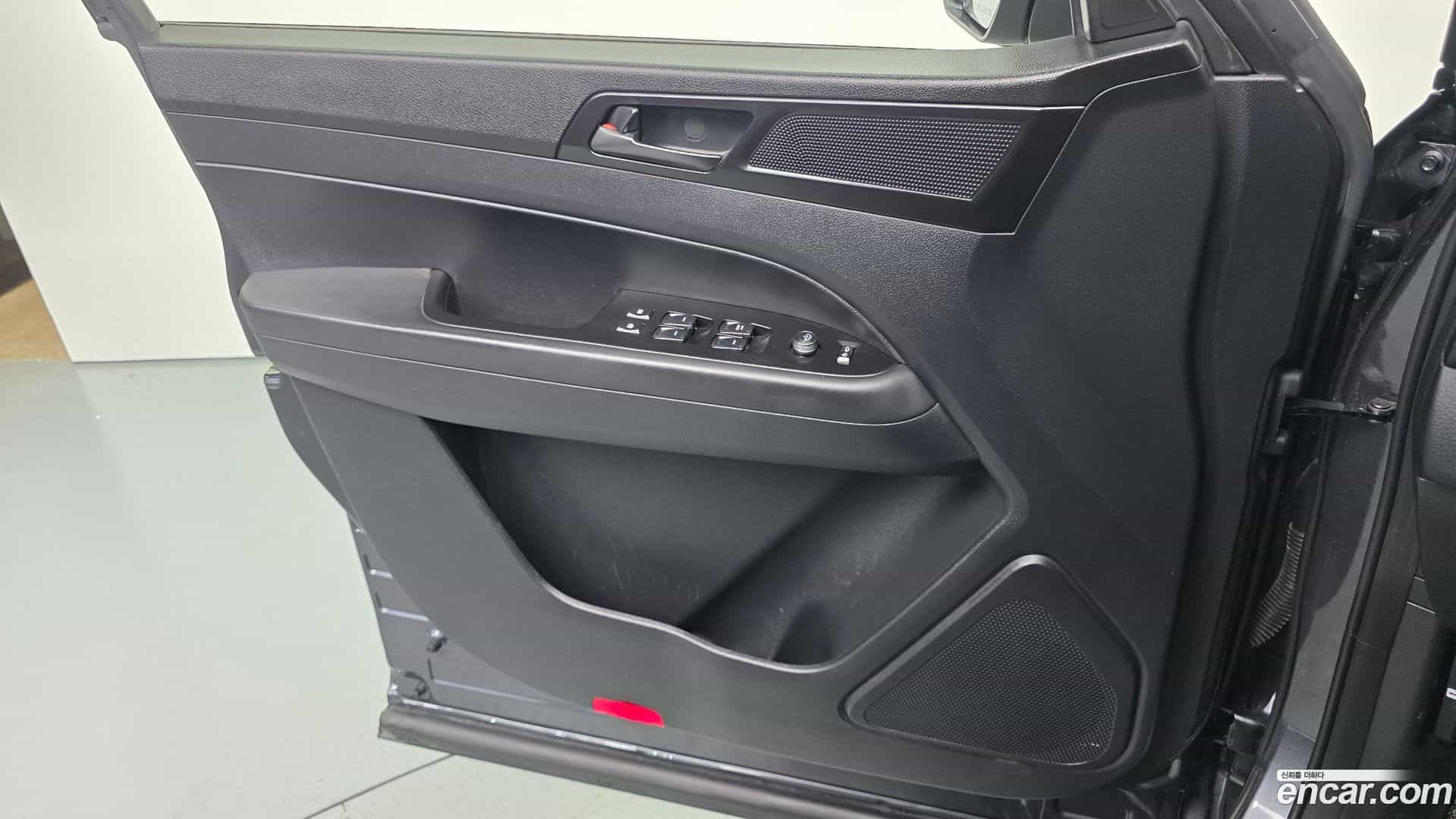 Rexton KG Mobility 2020.11-INNER-034