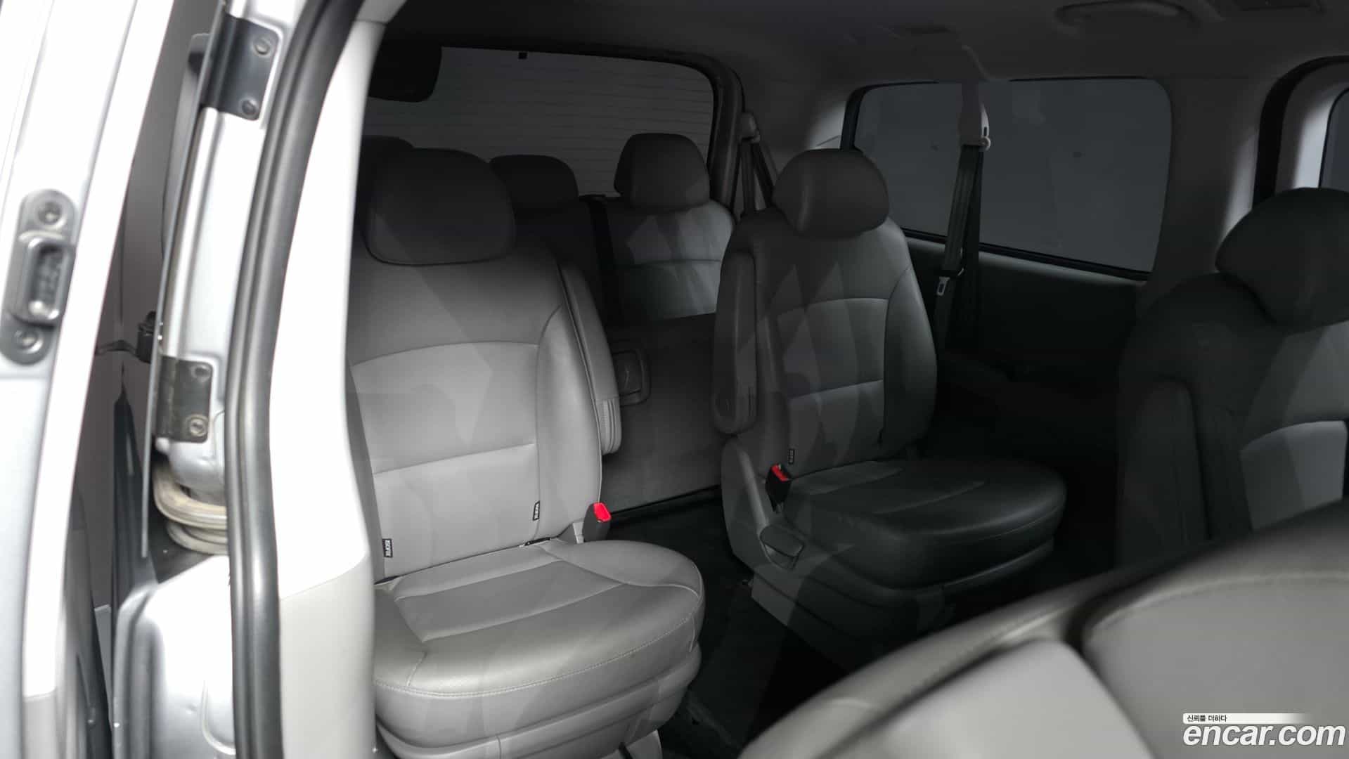 Starex Hyundai 2018.6-OPTION-017