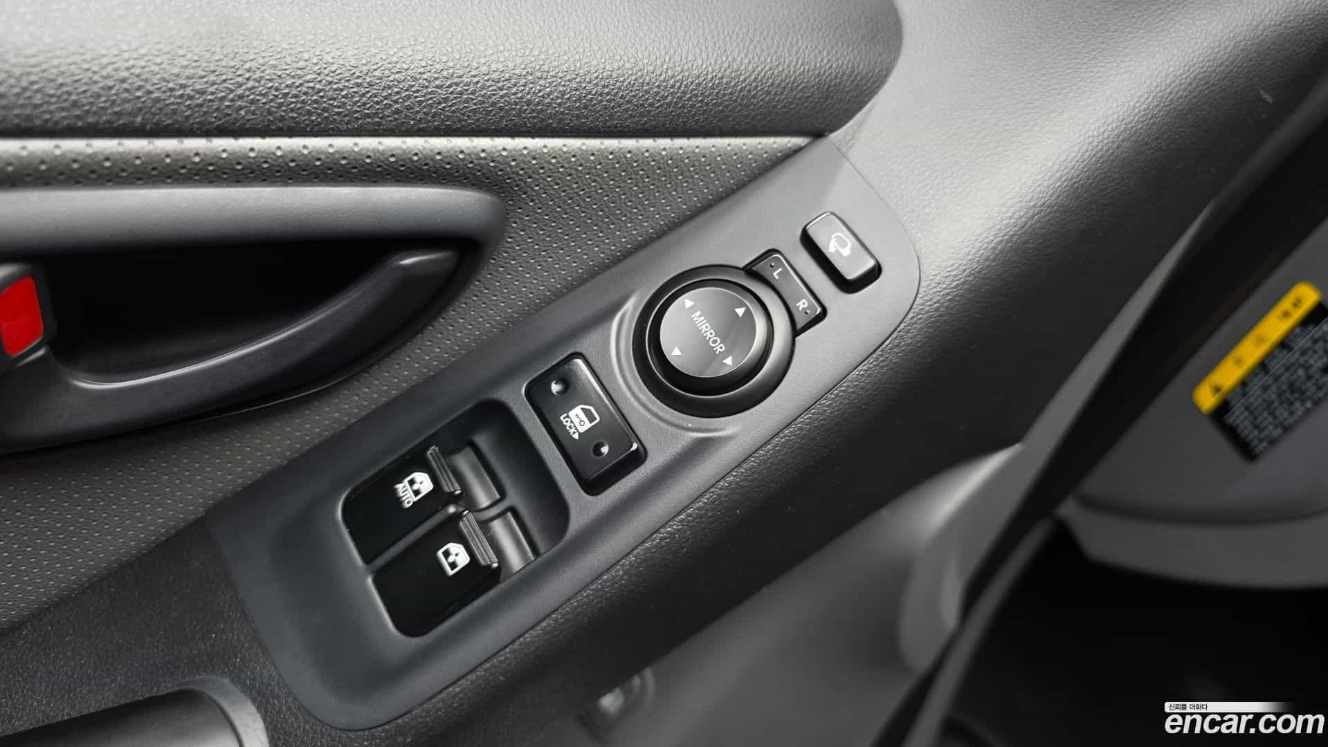 Starex Hyundai 2018.6-OPTION-043