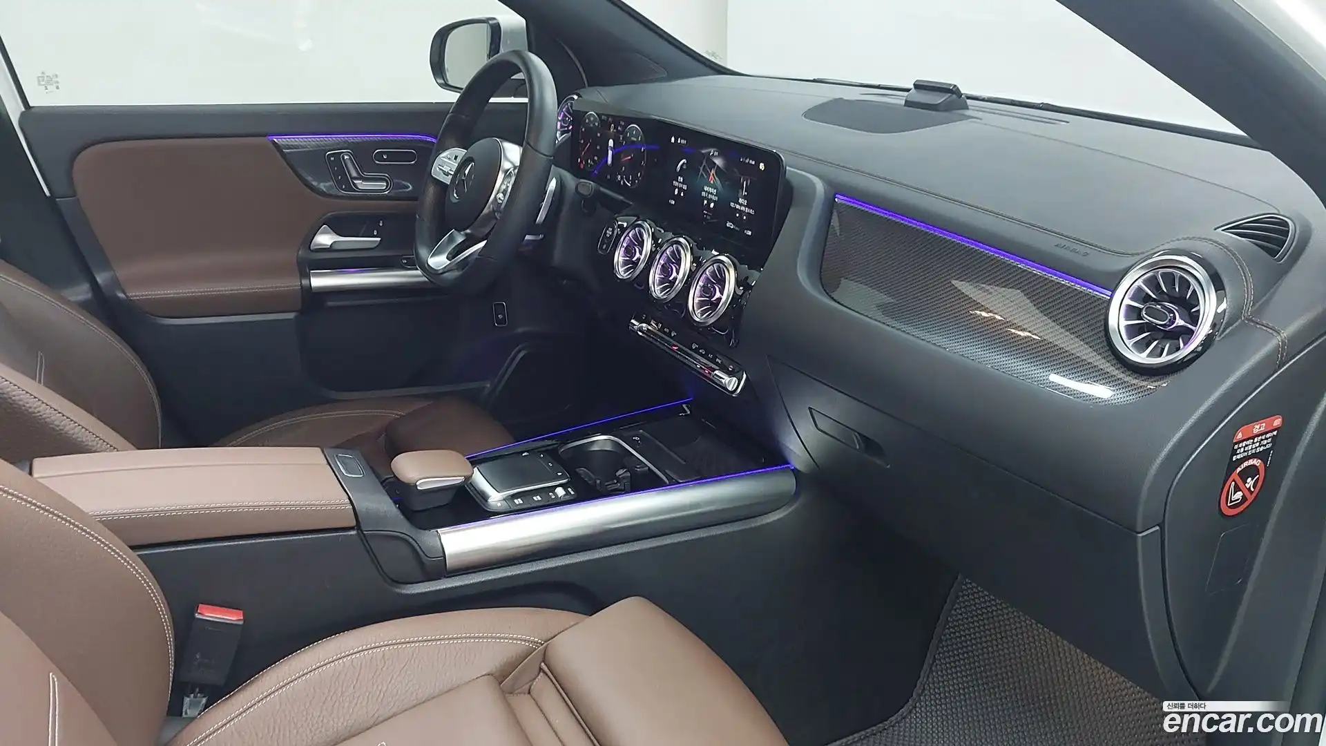 GLA-Class Mercedes-Benz 2023.4-INNER-009
