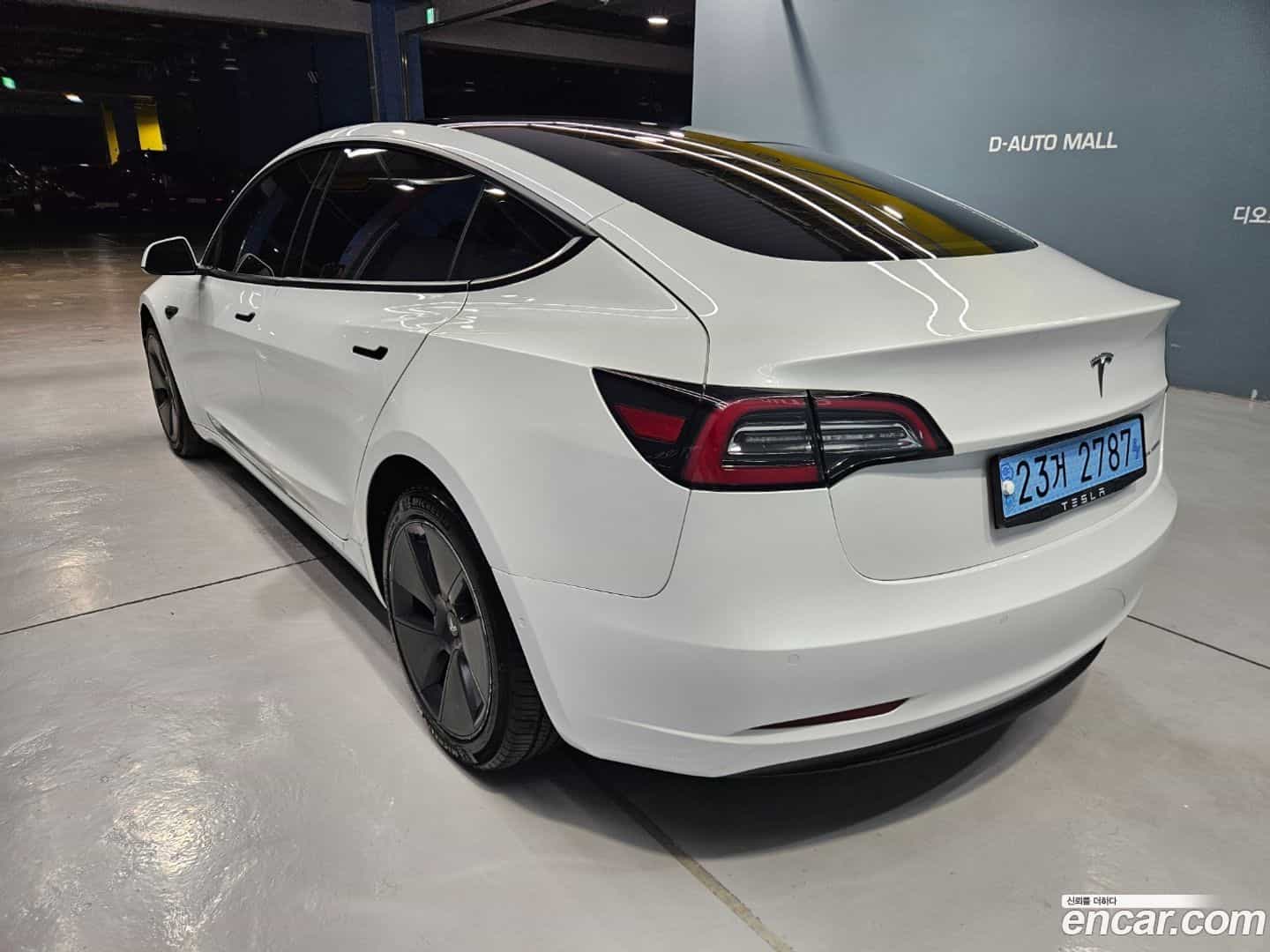 Model 3 Tesla 2022.1-OUTER-004