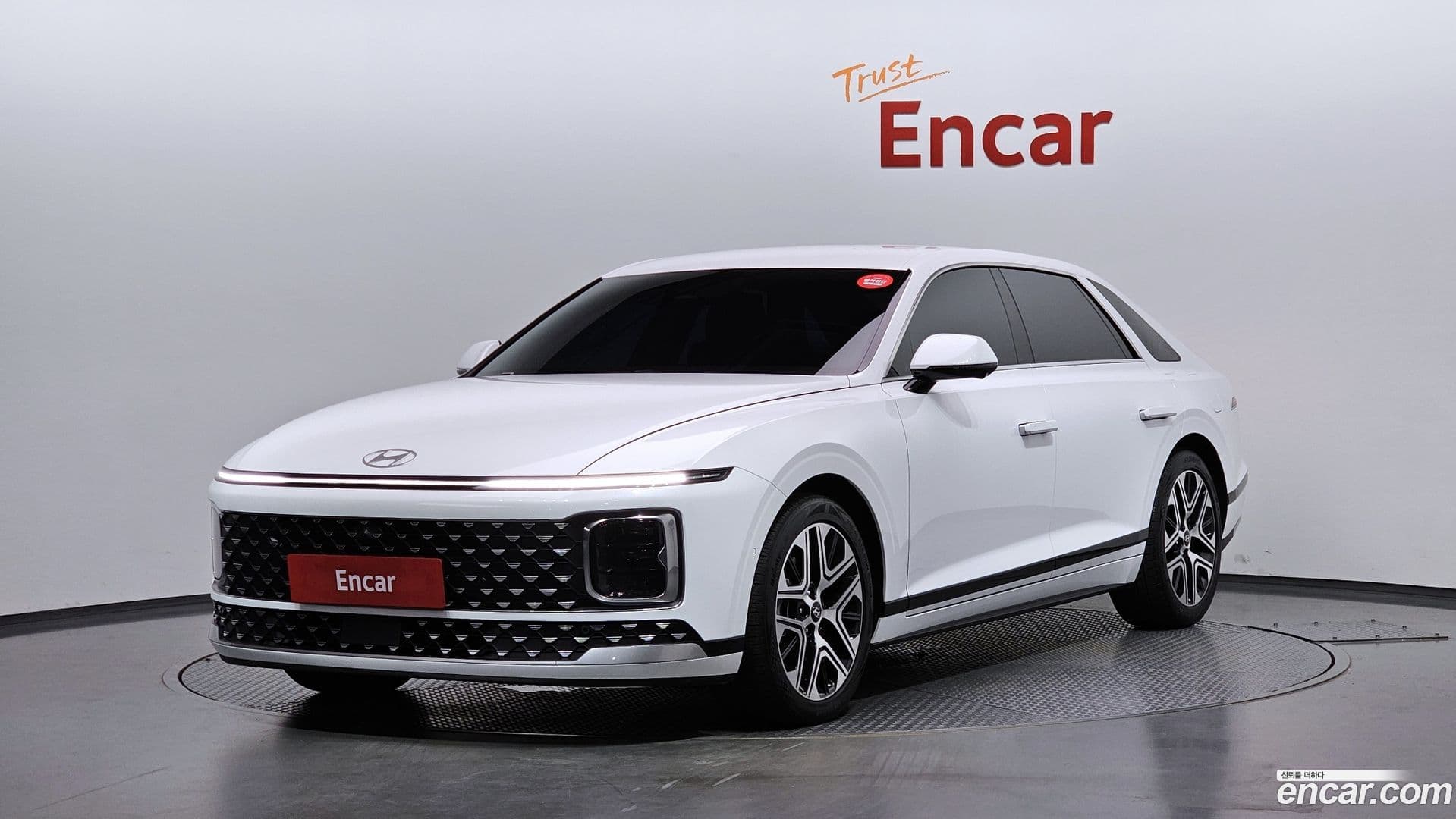 Main__Slider__Photo:Grandeur Hyundai 2022.11-0
