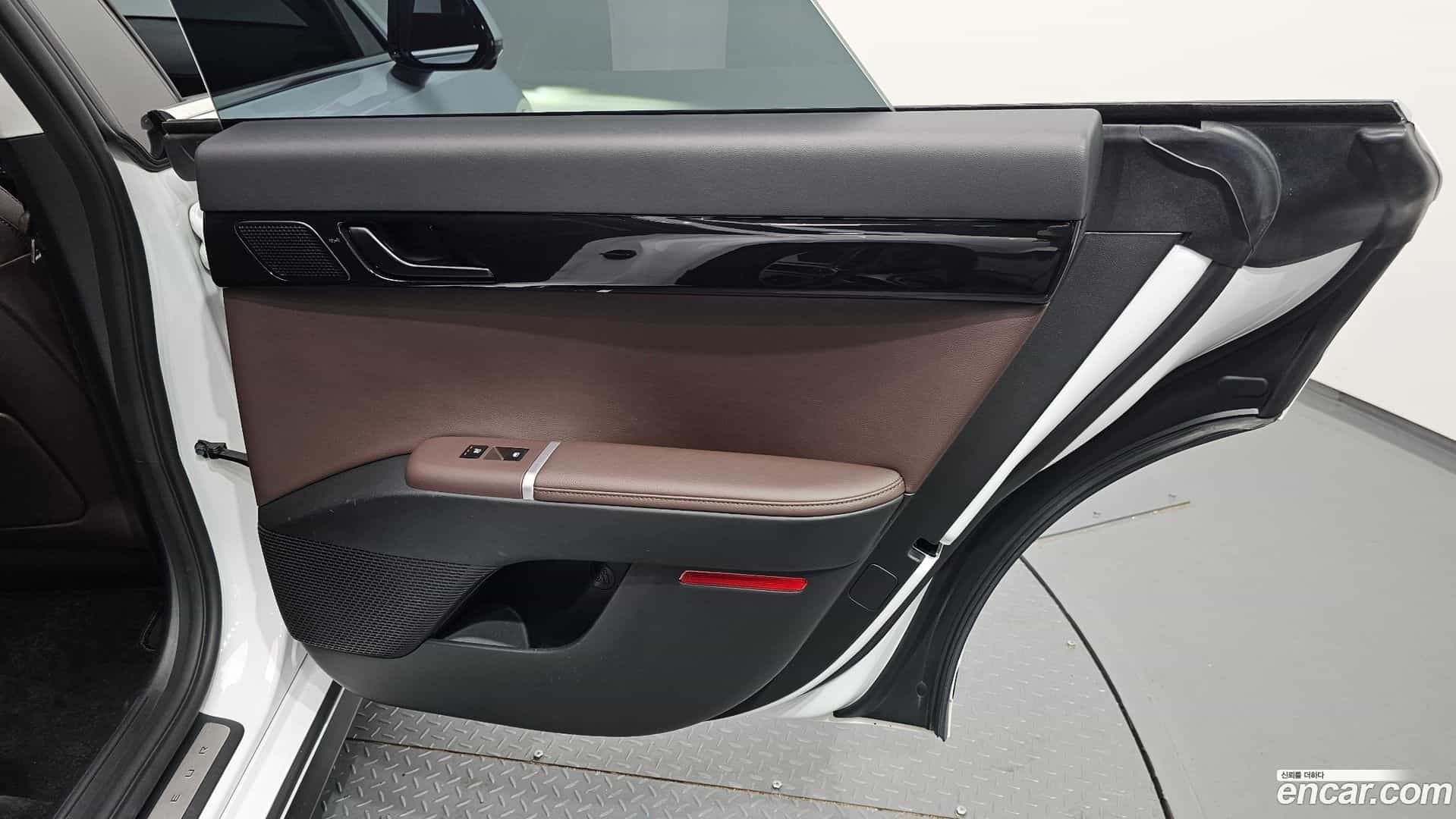 Grandeur Hyundai 2022.11-INNER-035