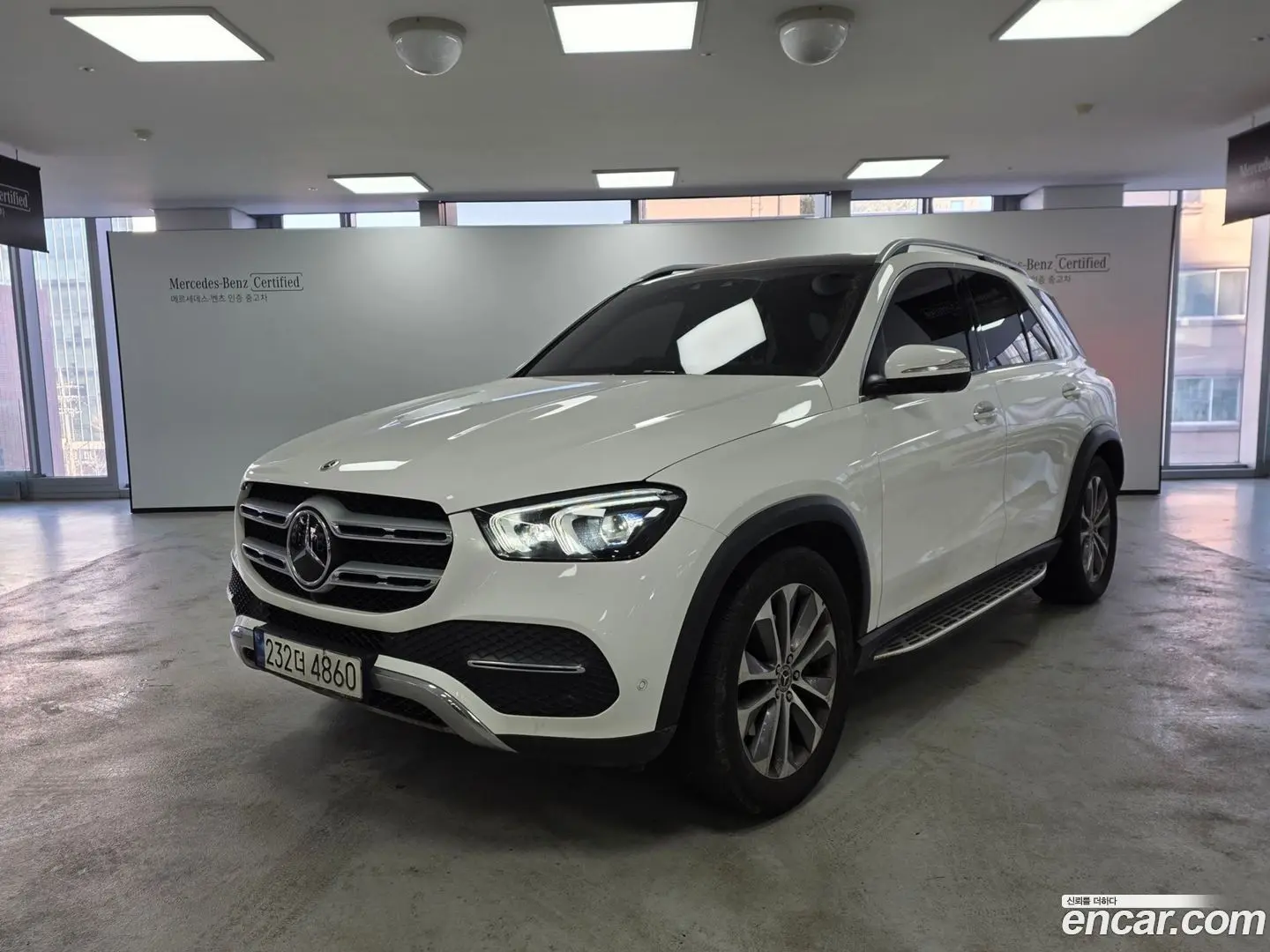 Main__Slider__Photo:GLE-Class Mercedes-Benz 2023.2-0