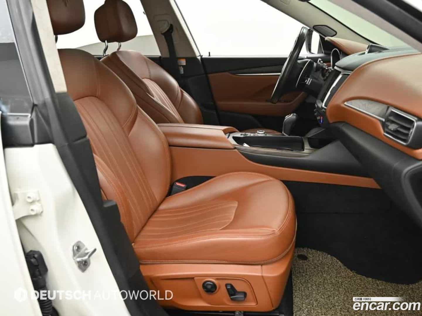 Levante Maserati 2016.10-INNER-010