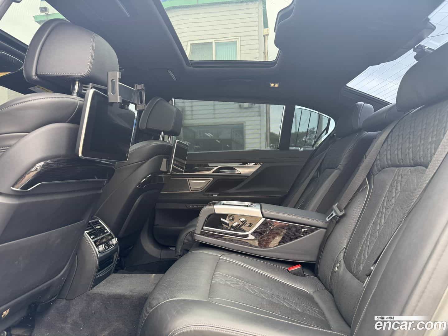 7-Series BMW 2018.11-INNER-009