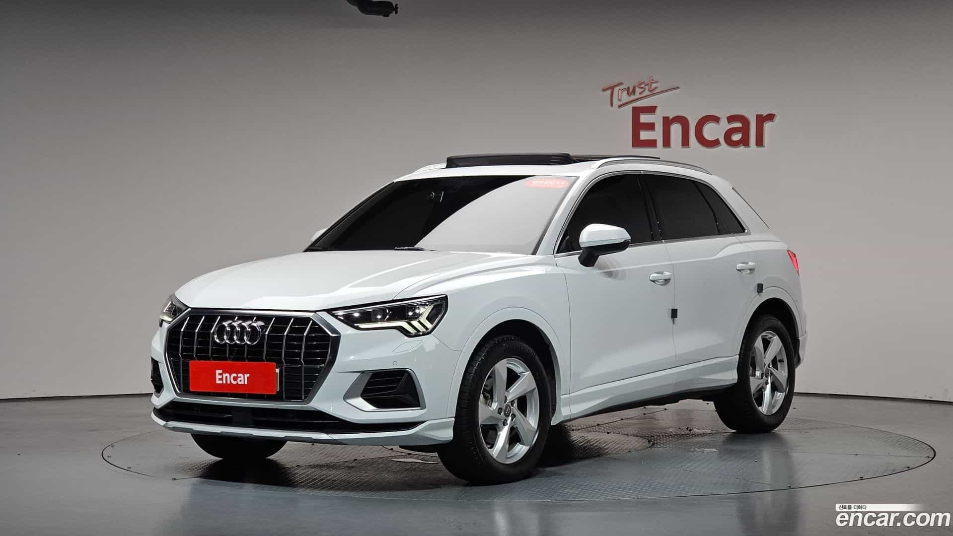 Q3 Audi 2020.10-THUMBNAIL-011