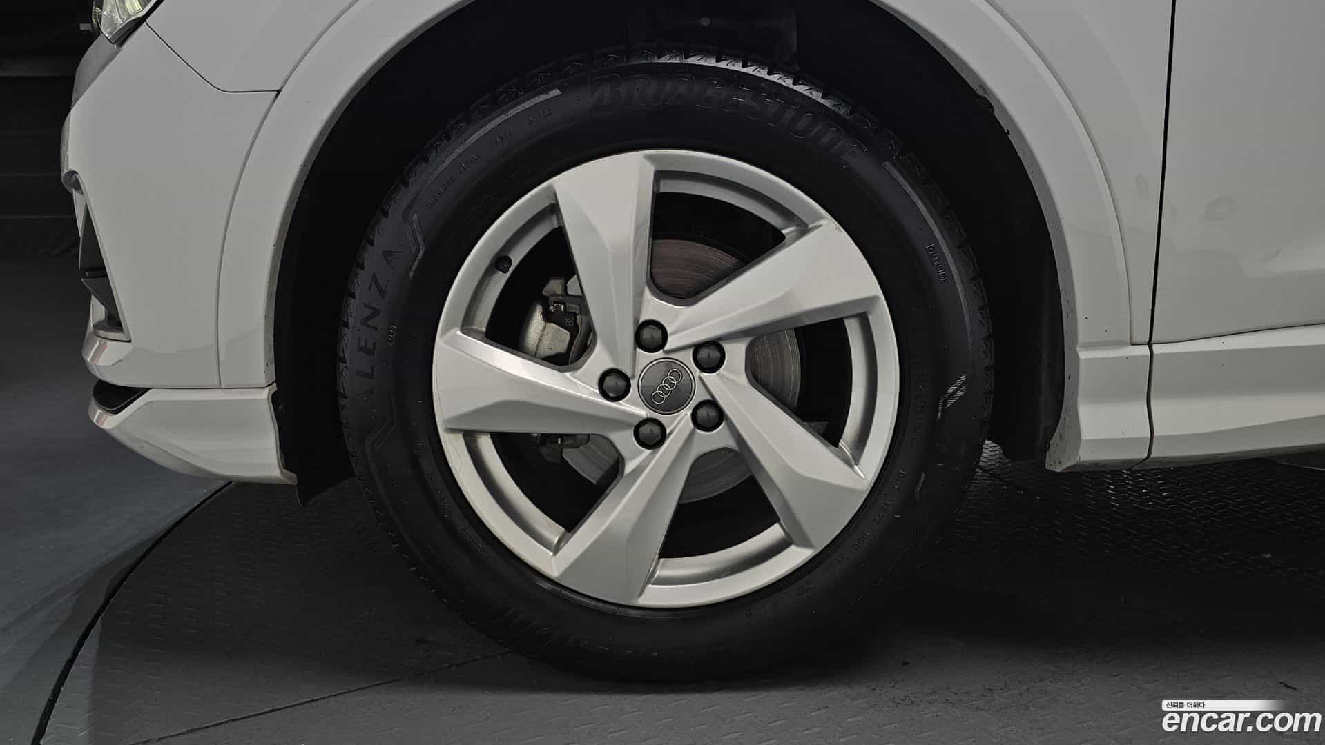 Q3 Audi 2020.10-OUTER-005