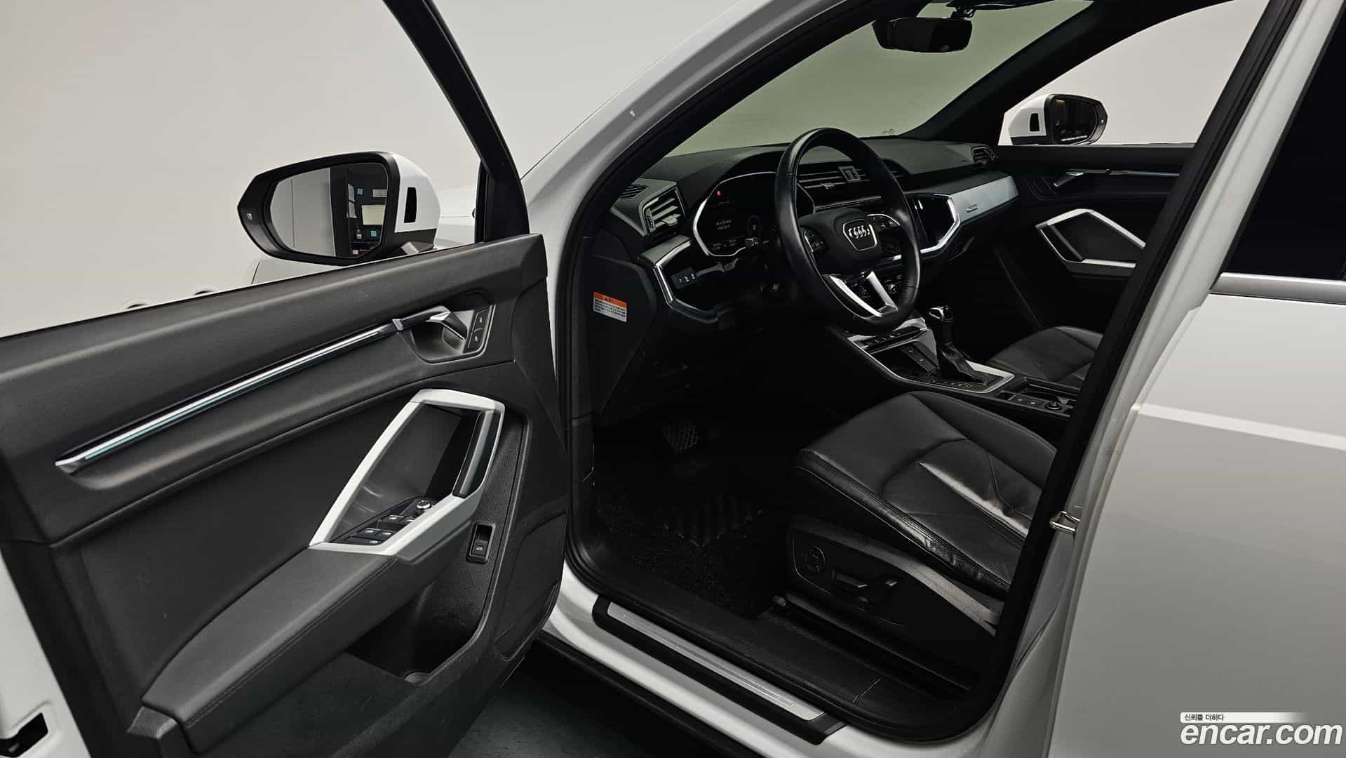 Q3 Audi 2020.10-INNER-010