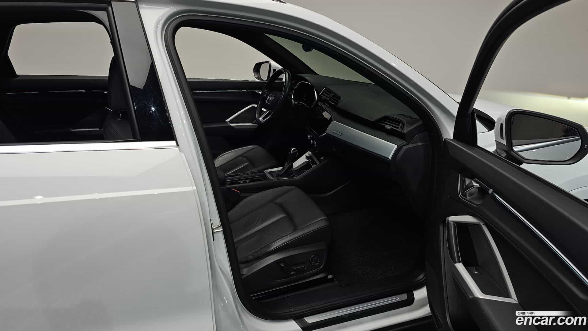 Q3 Audi 2020.10-INNER-036