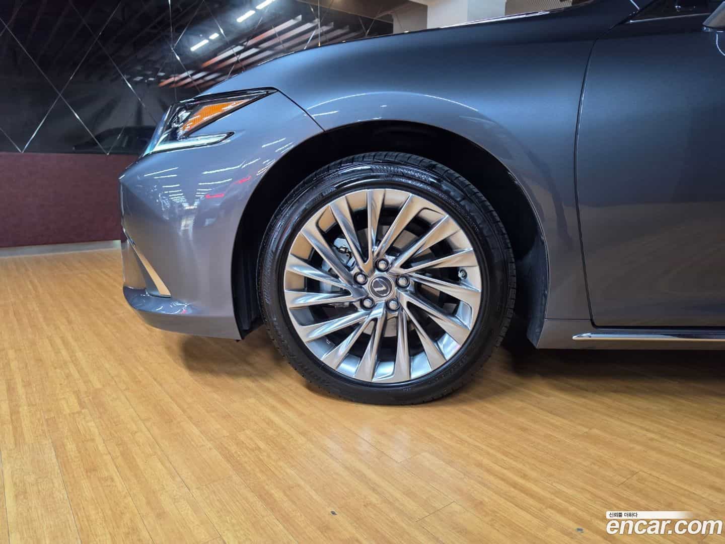 ES Lexus 2025.8-OUTER-005