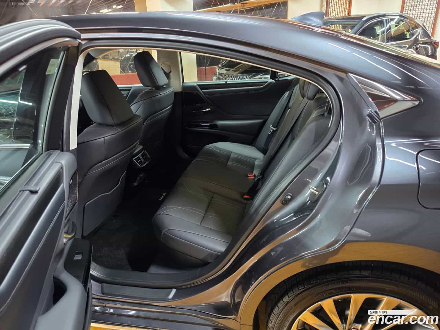 ES Lexus 2025.8-OPTION-017