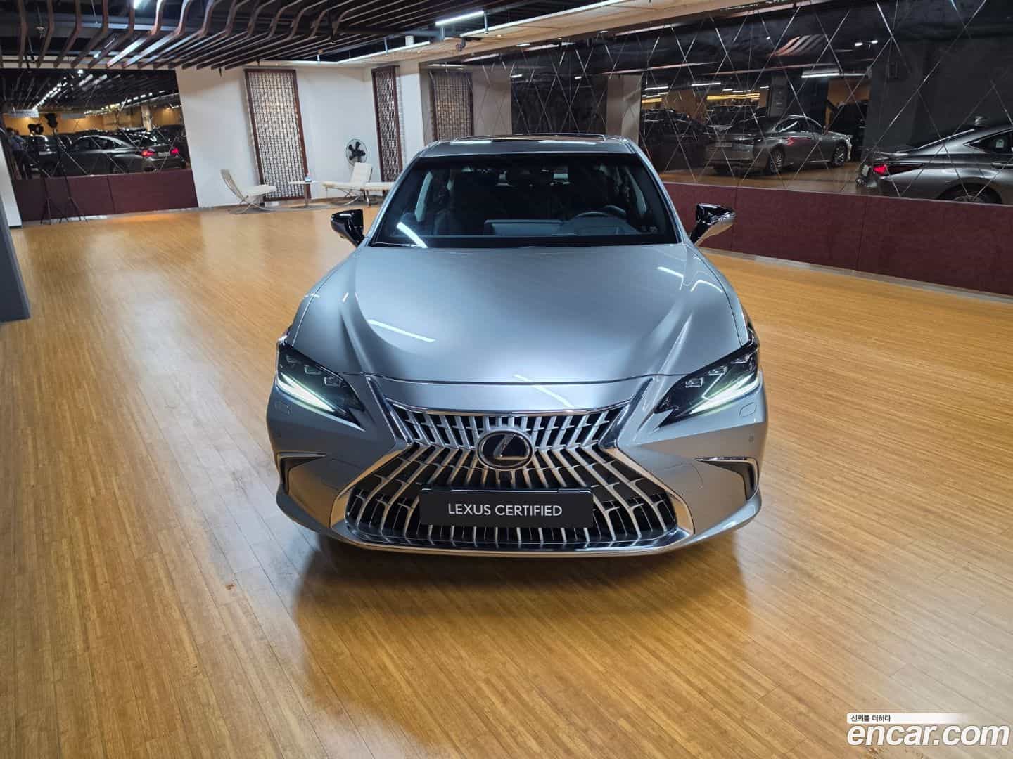 ES Lexus 2025.7-OUTER-003