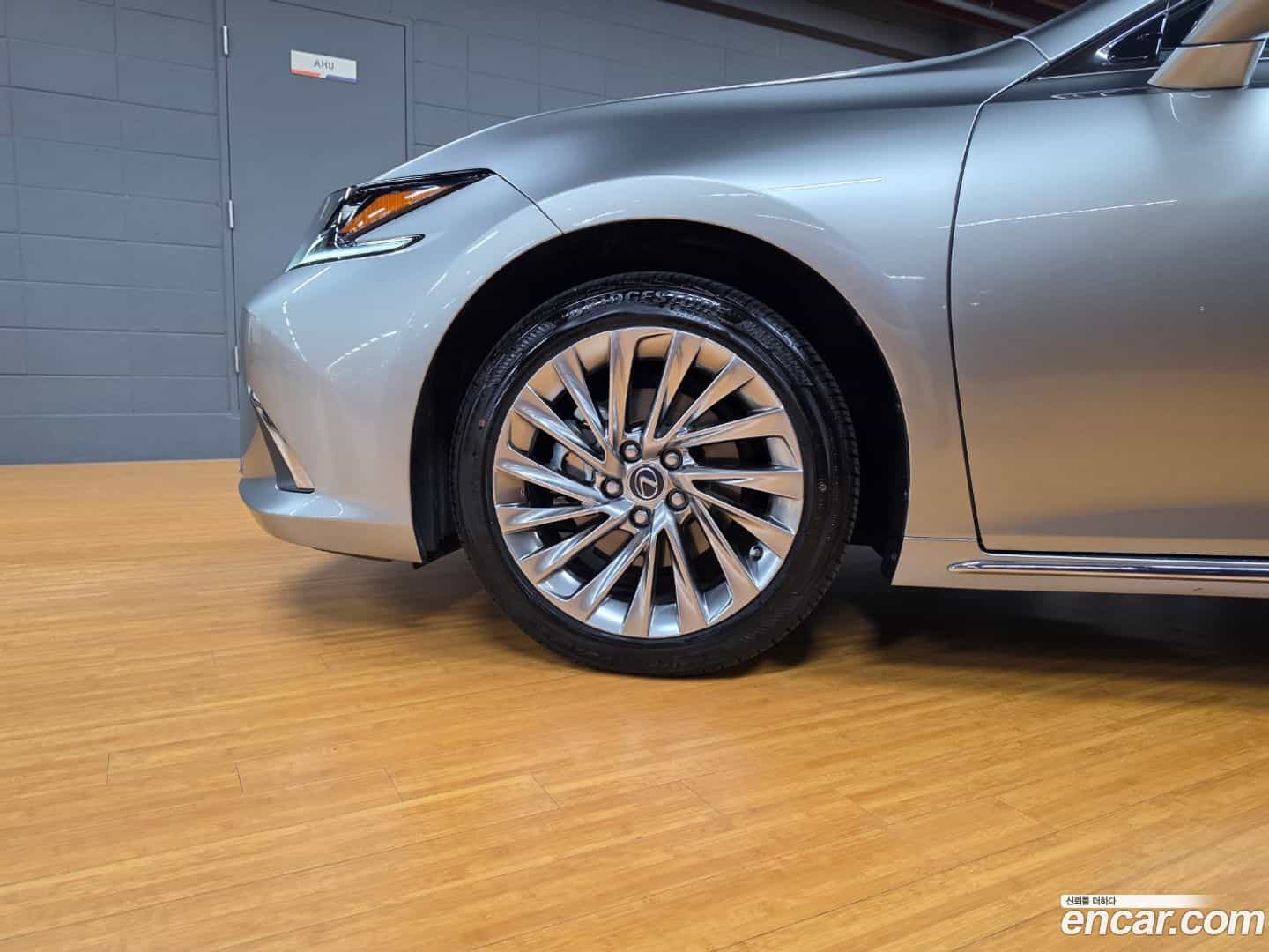 ES Lexus 2025.7-OUTER-005