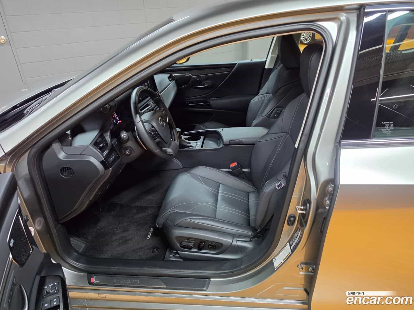 ES Lexus 2025.7-INNER-010