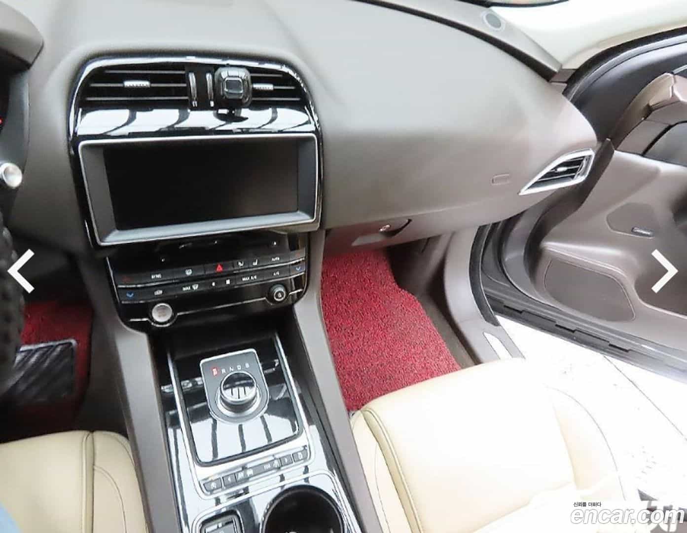 F-PACE Jaguar 2017.6-INNER-007