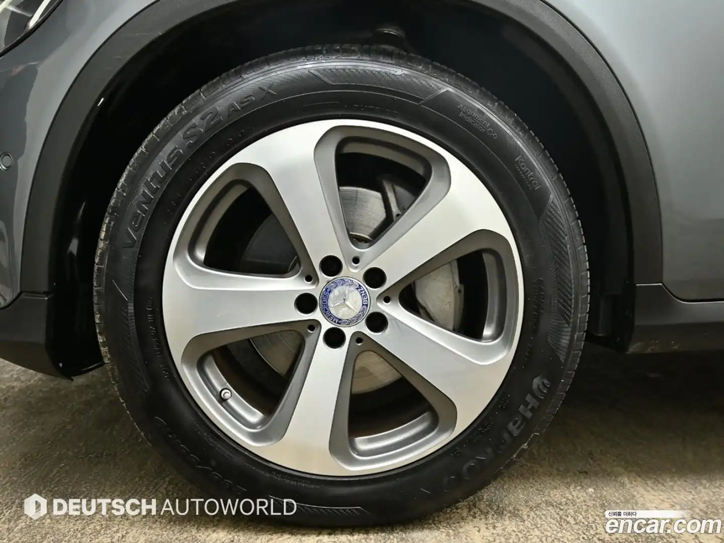 GLC-Class Mercedes-Benz 2017.0-OUTER-004