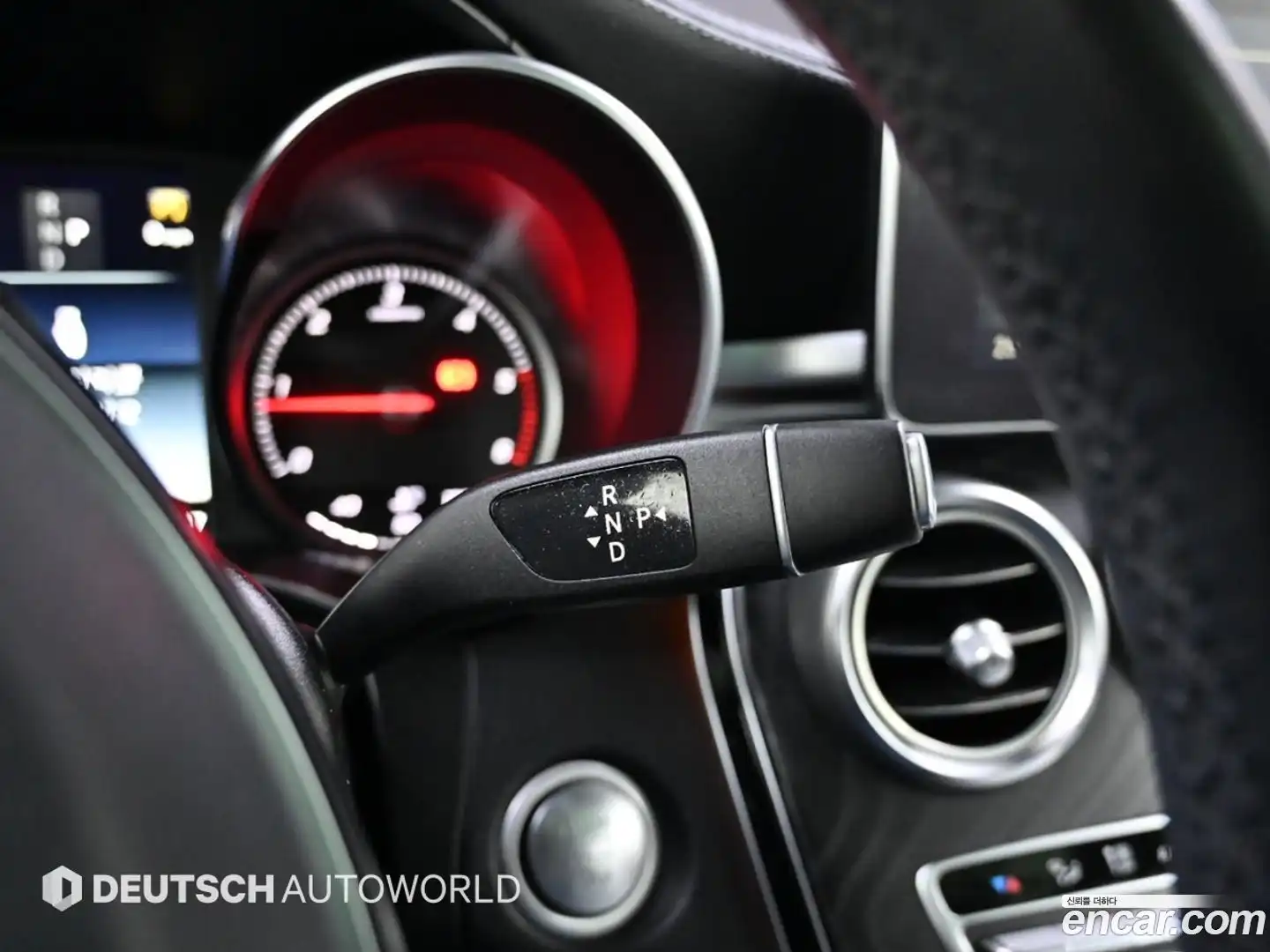 GLC-Class Mercedes-Benz 2017.0-INNER-008